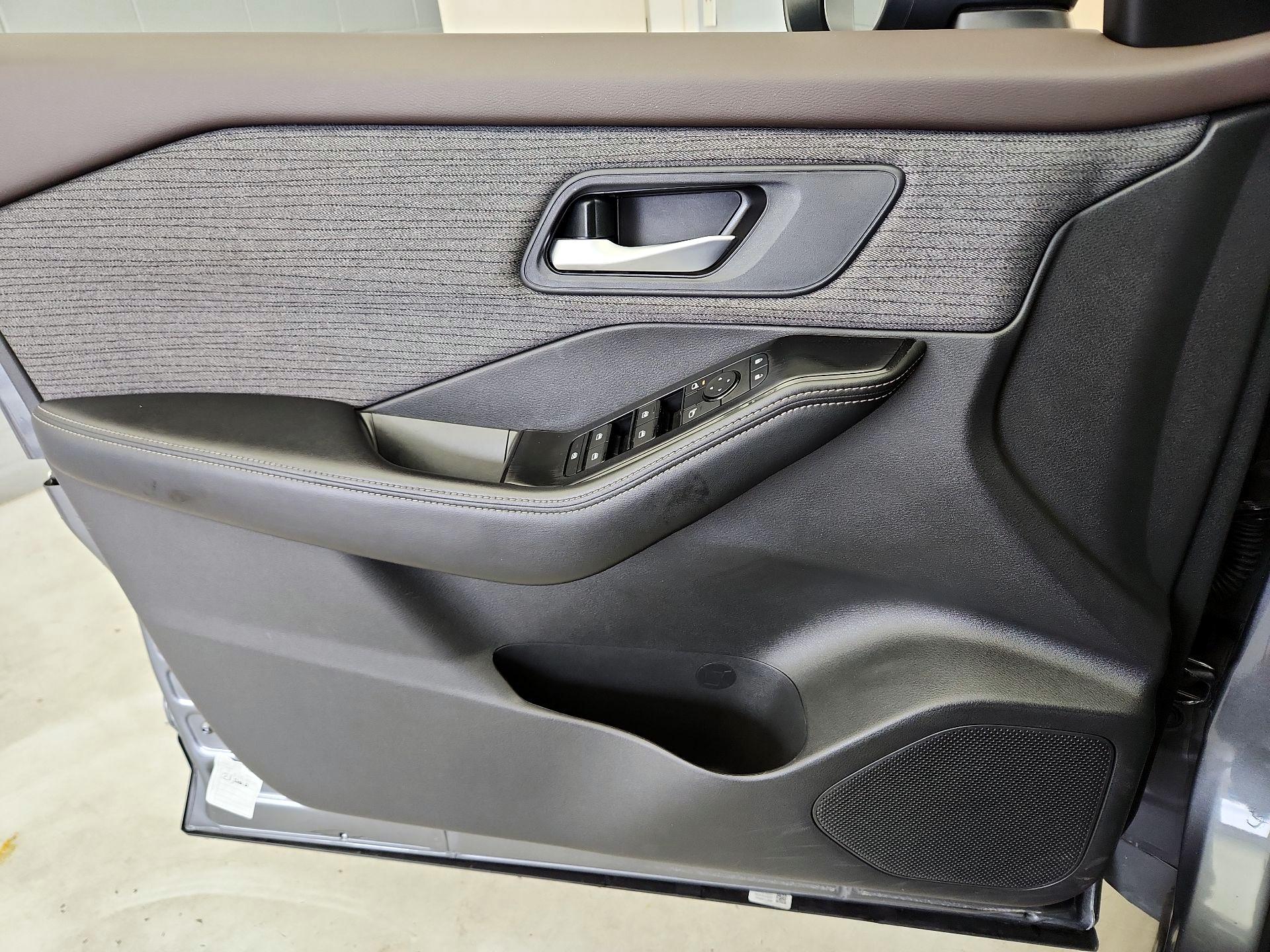 Thumbnail: 2023 Nissan Rogue - 12