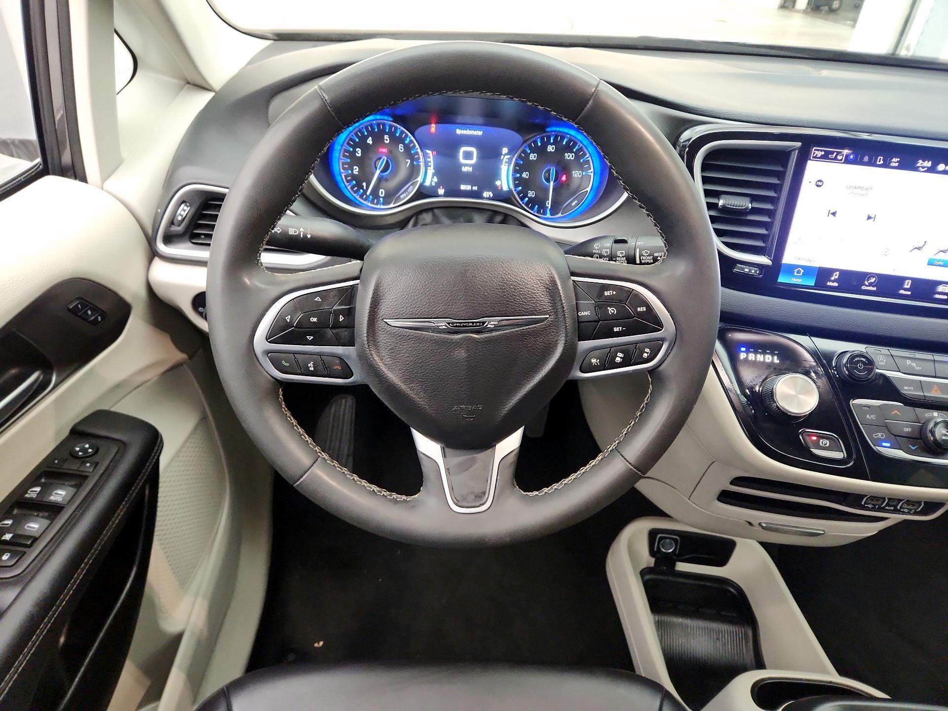 Thumbnail: 2023 Chrysler Pacifica - 10