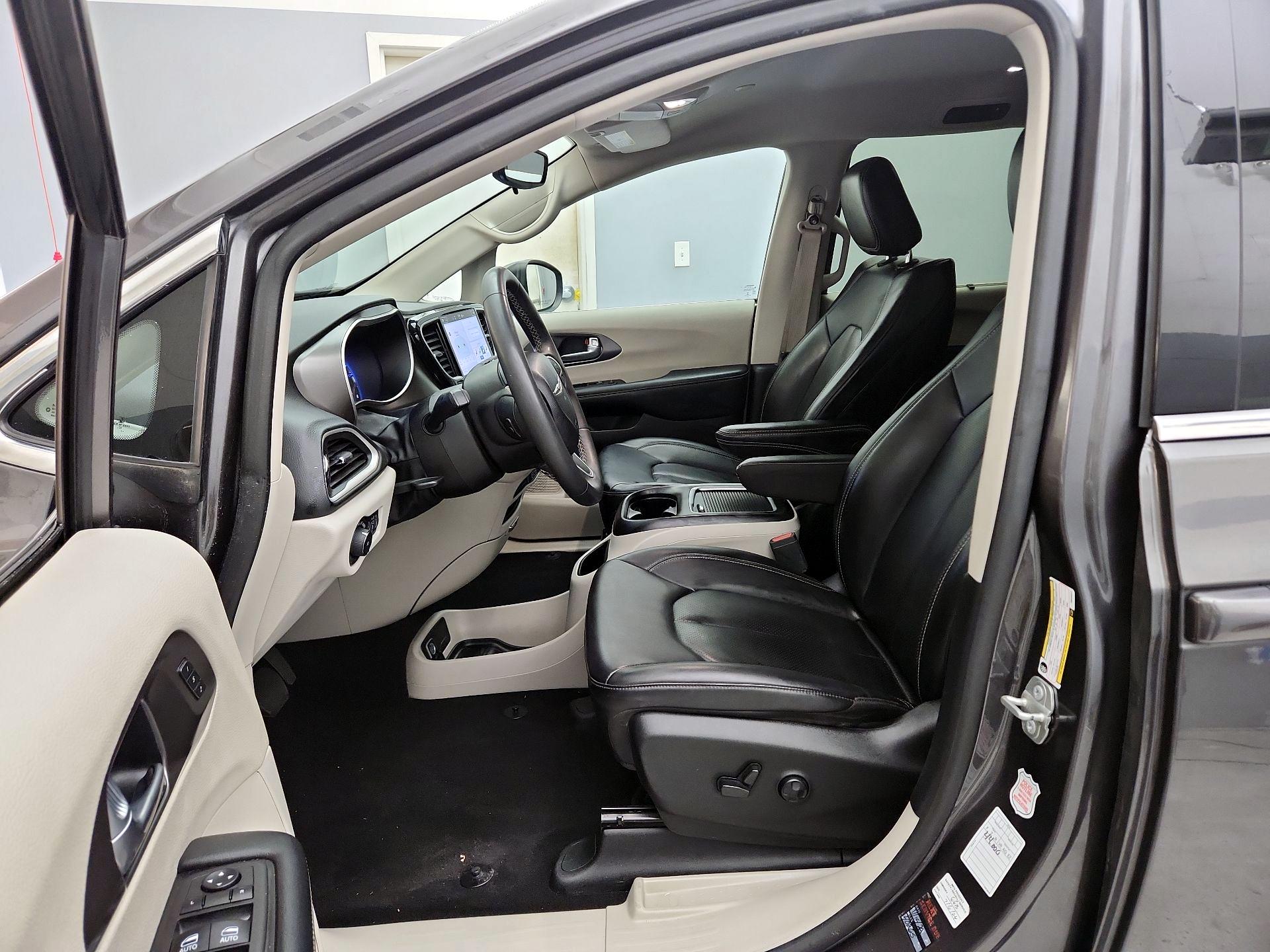 Thumbnail: 2023 Chrysler Pacifica - 11