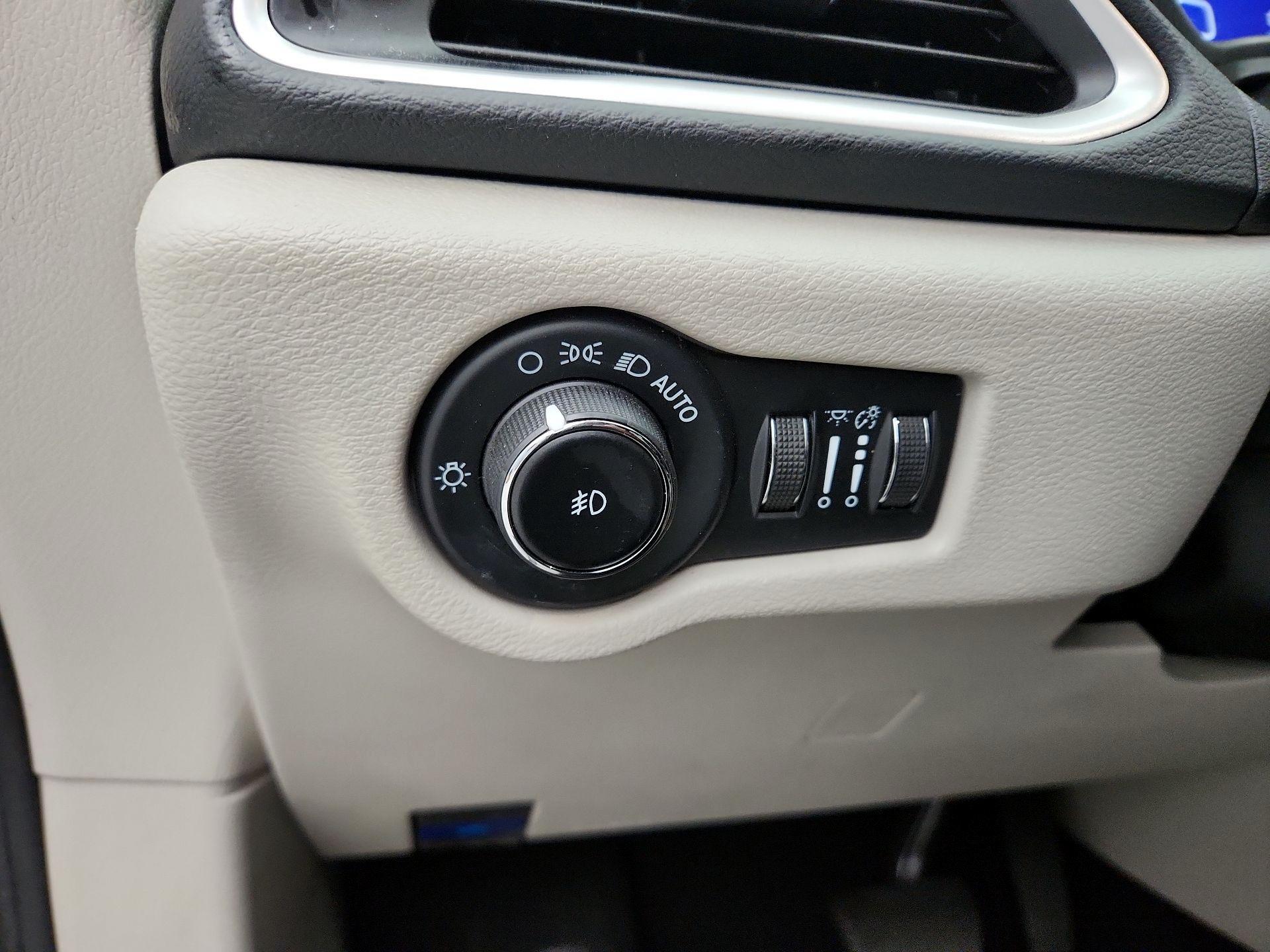 Thumbnail: 2023 Chrysler Pacifica - 13