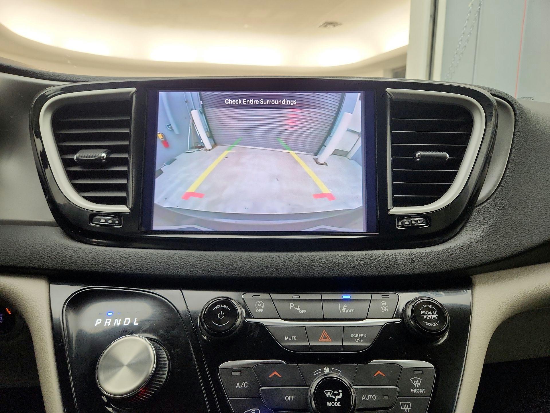 Thumbnail: 2023 Chrysler Pacifica - 14