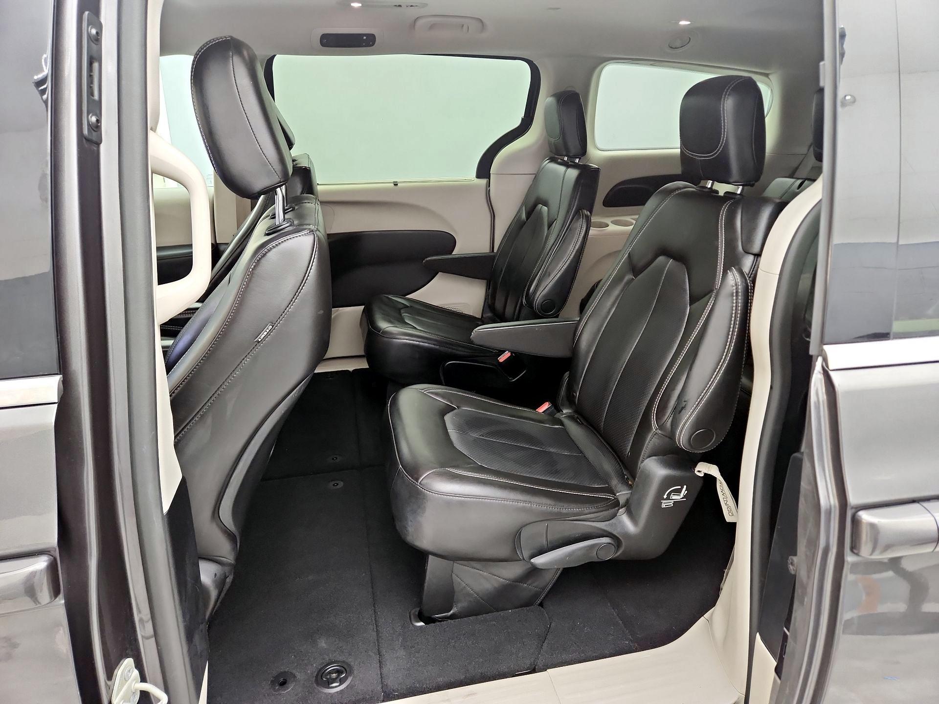 Thumbnail: 2023 Chrysler Pacifica - 19