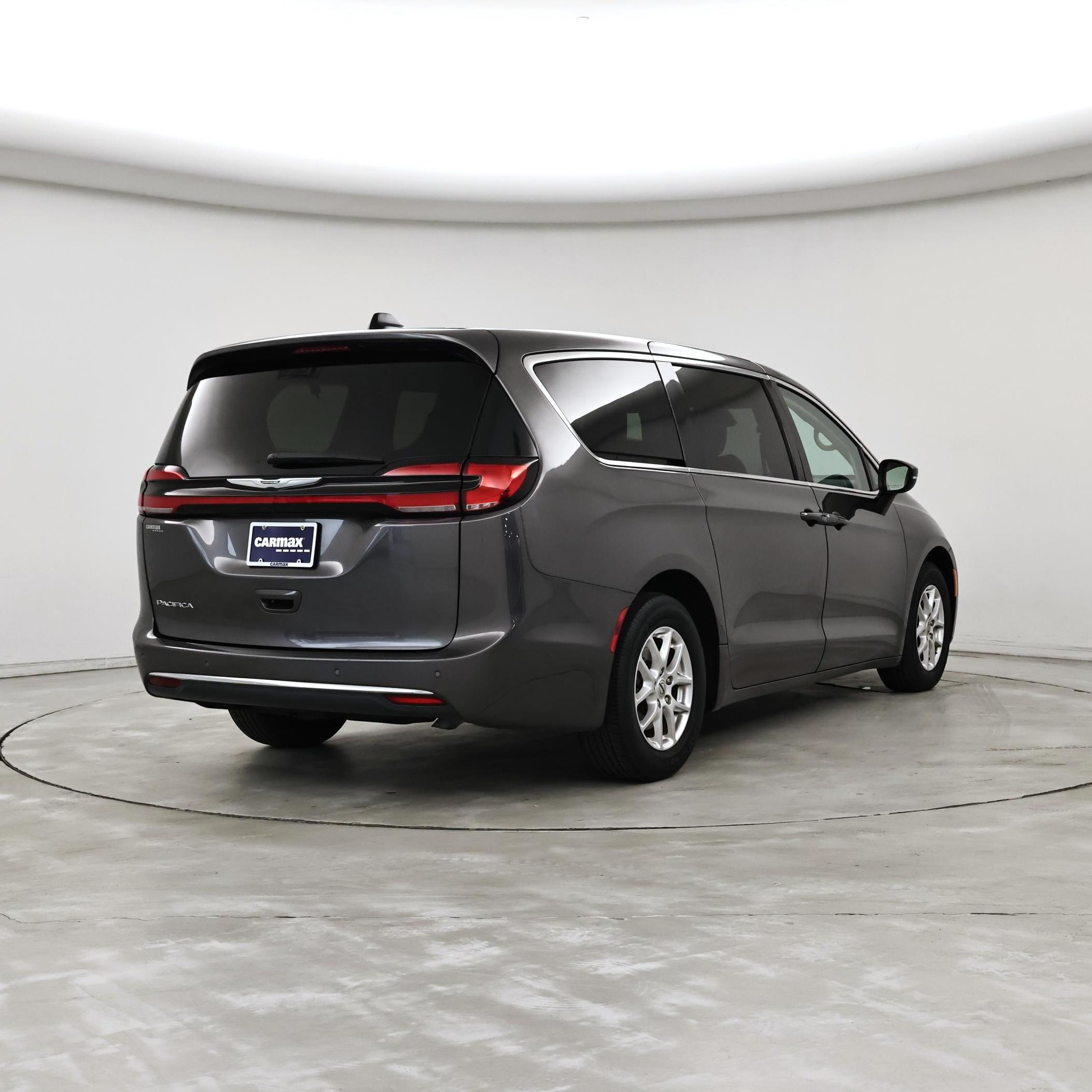 Thumbnail: 2023 Chrysler Pacifica - 8