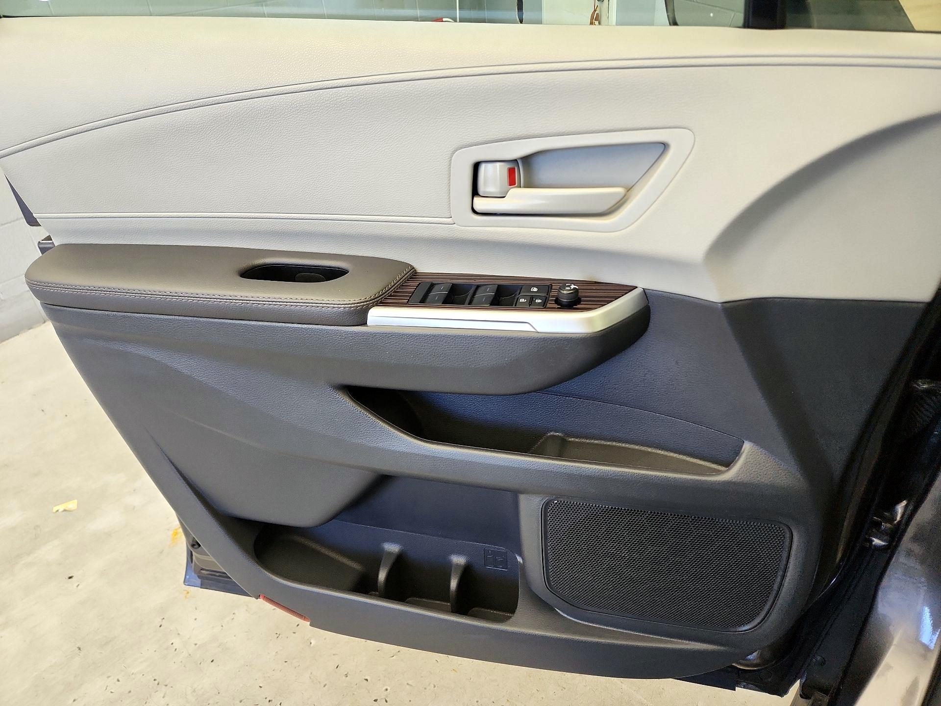 Thumbnail: 2024 Toyota Sienna - 12