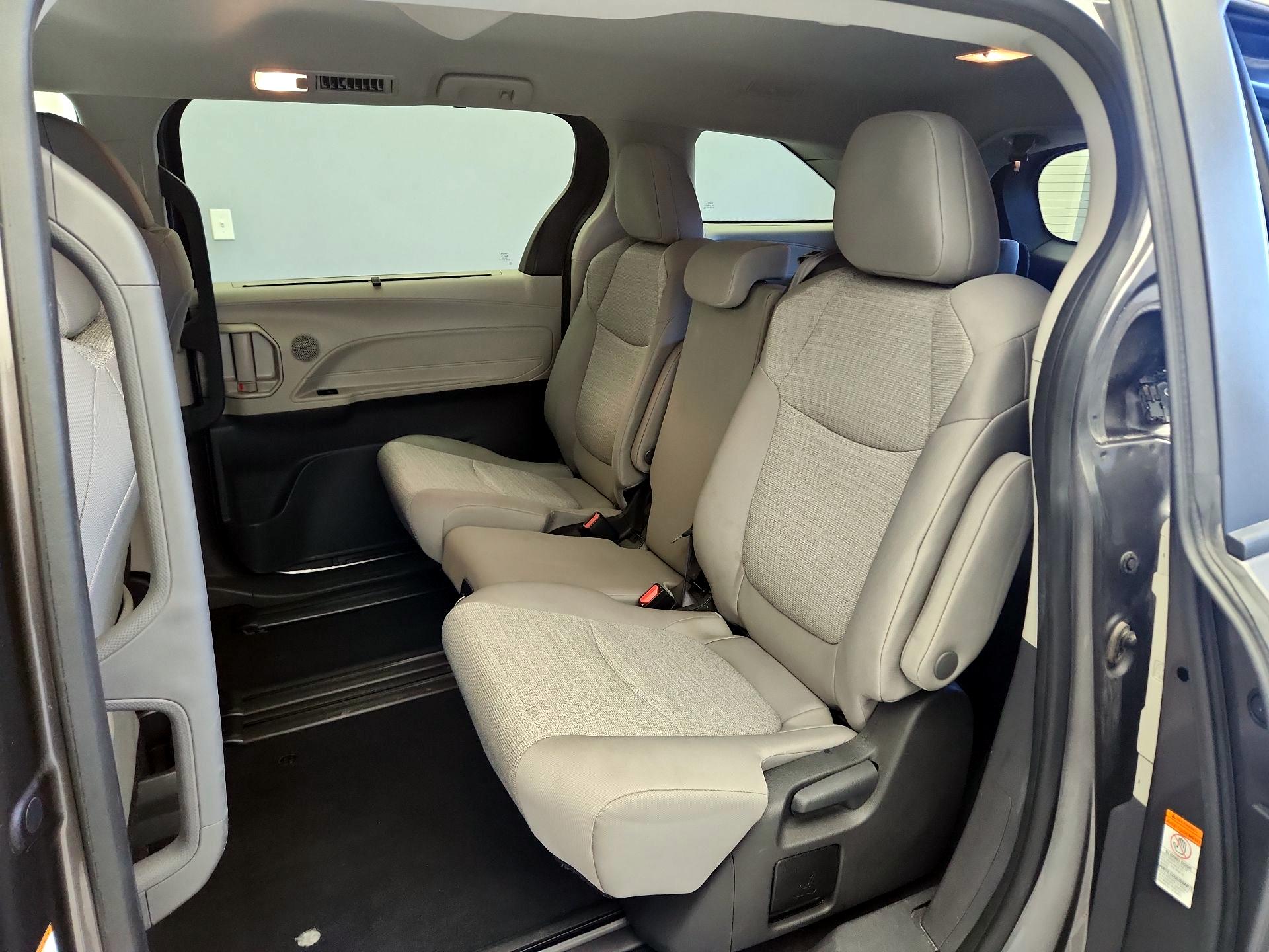 Thumbnail: 2024 Toyota Sienna - 19