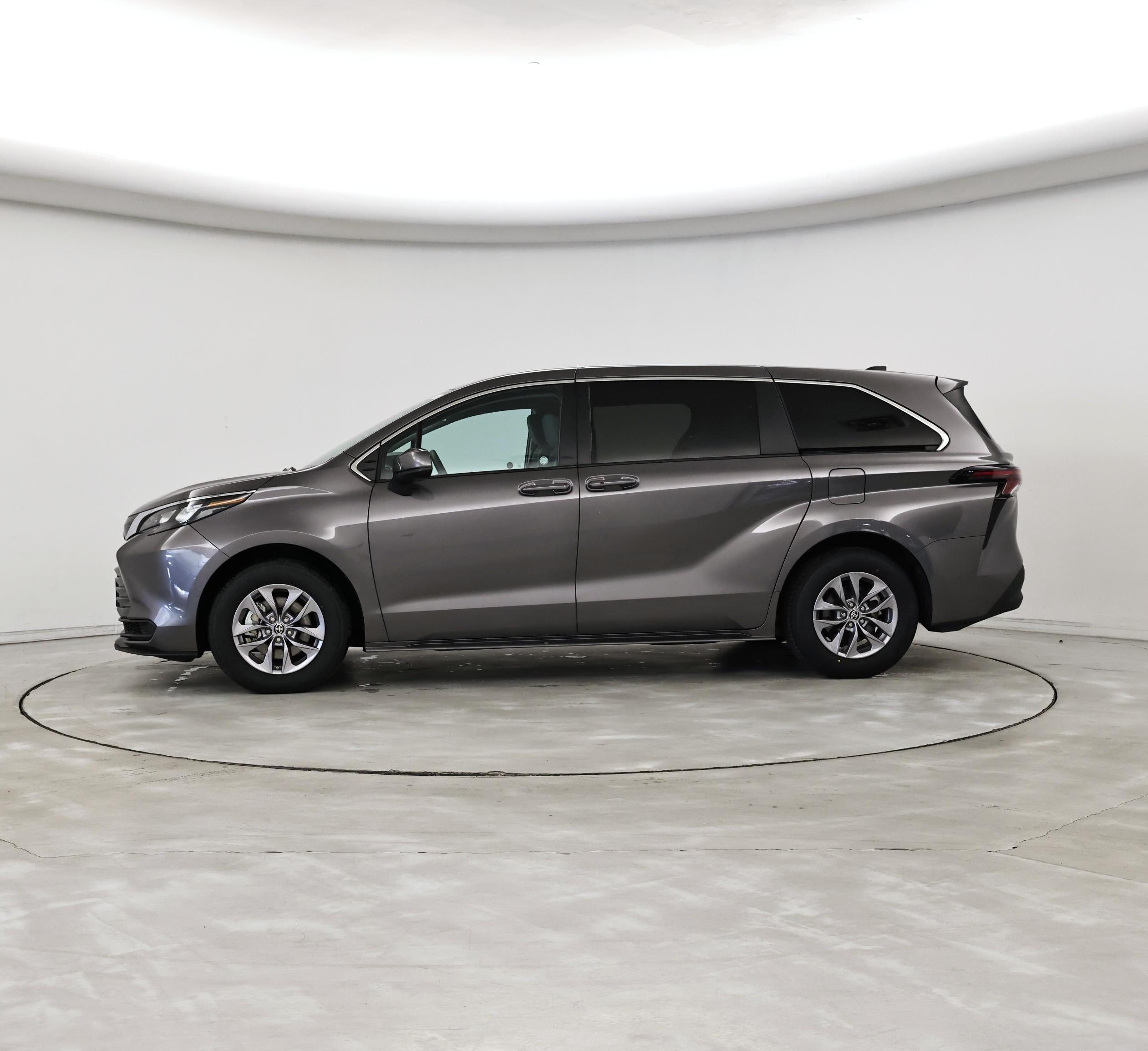 Thumbnail: 2024 Toyota Sienna - 3