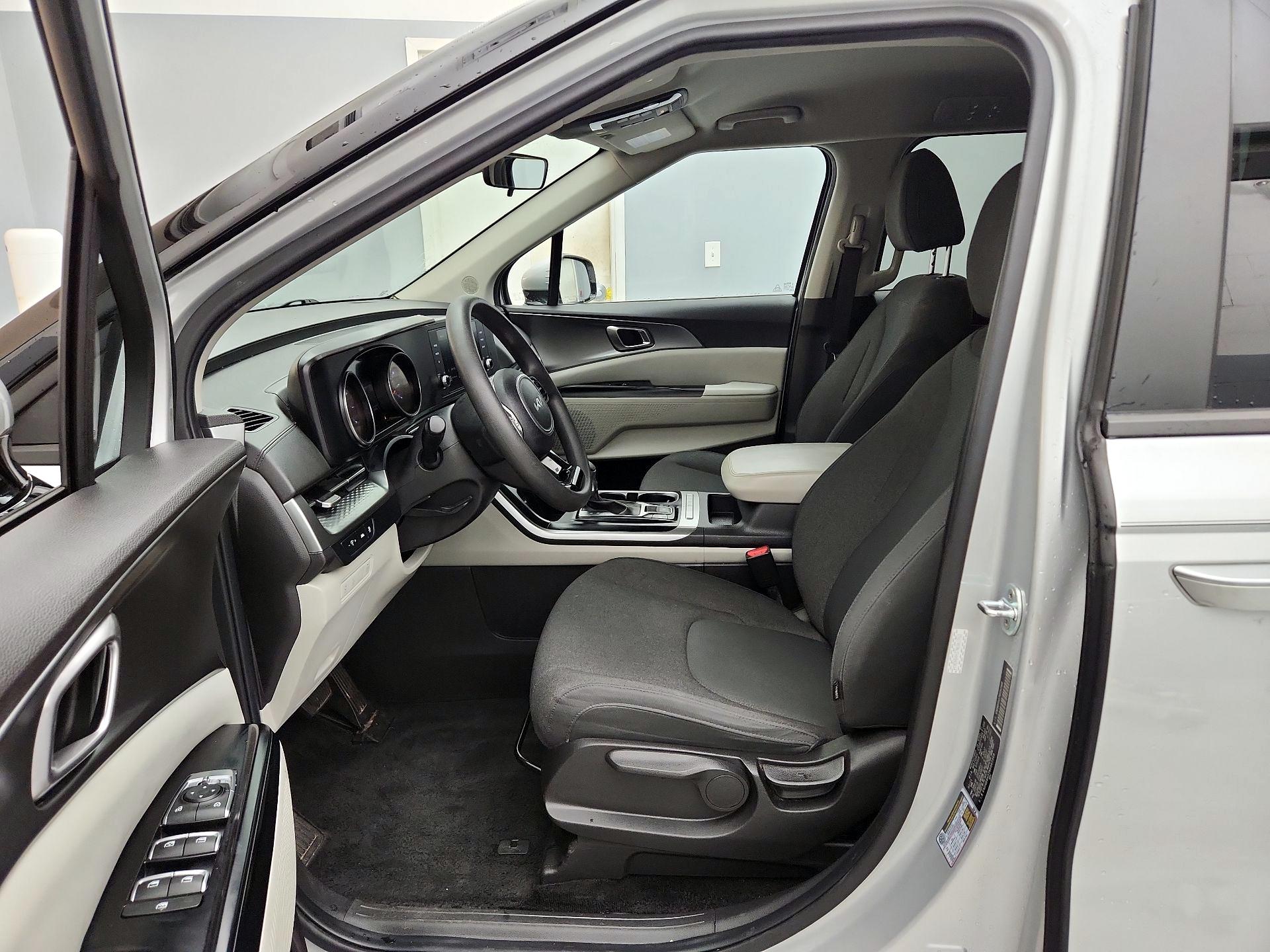 Thumbnail: 2022 Kia Carnival - 11