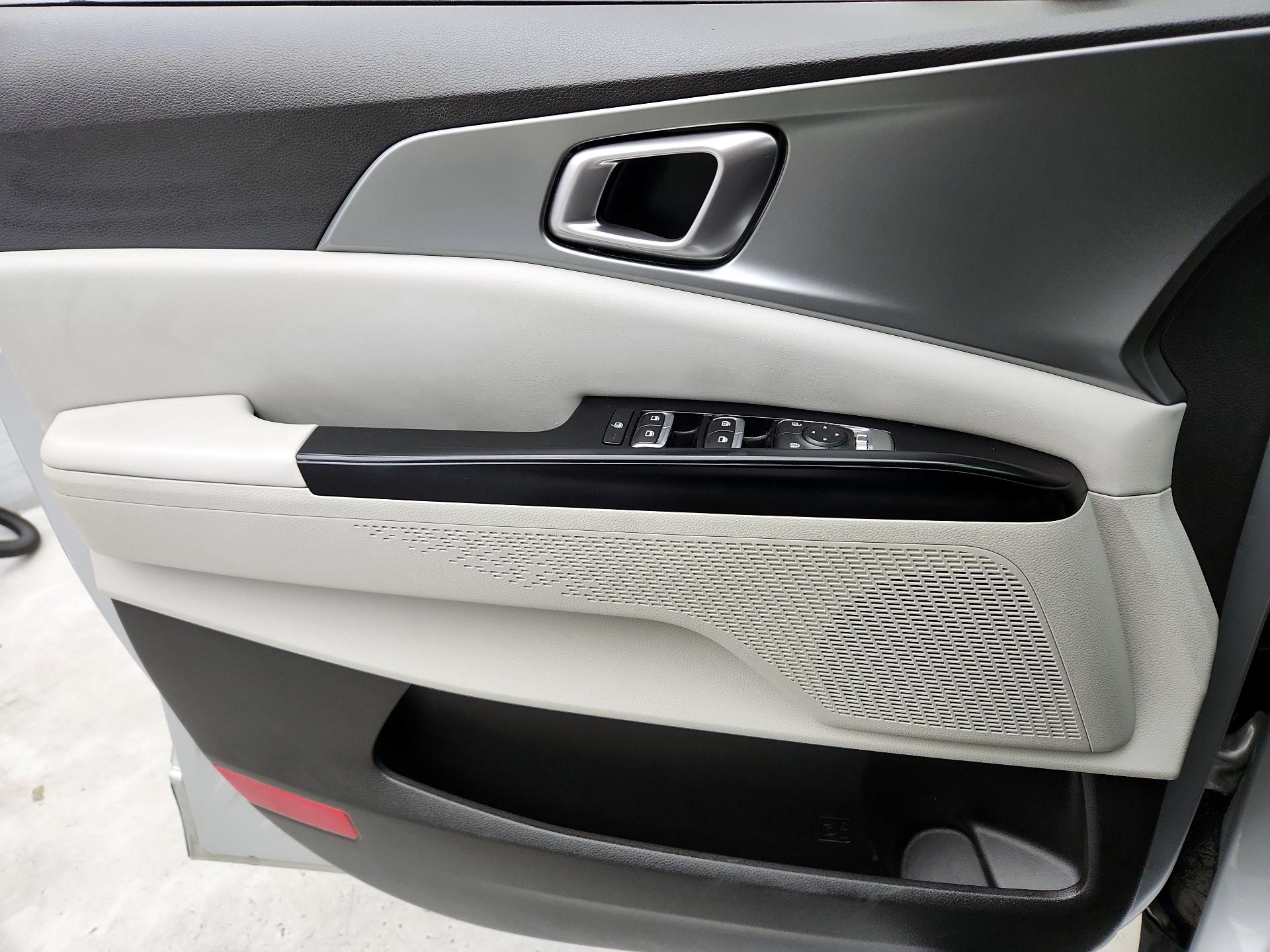 Thumbnail: 2022 Kia Carnival - 12