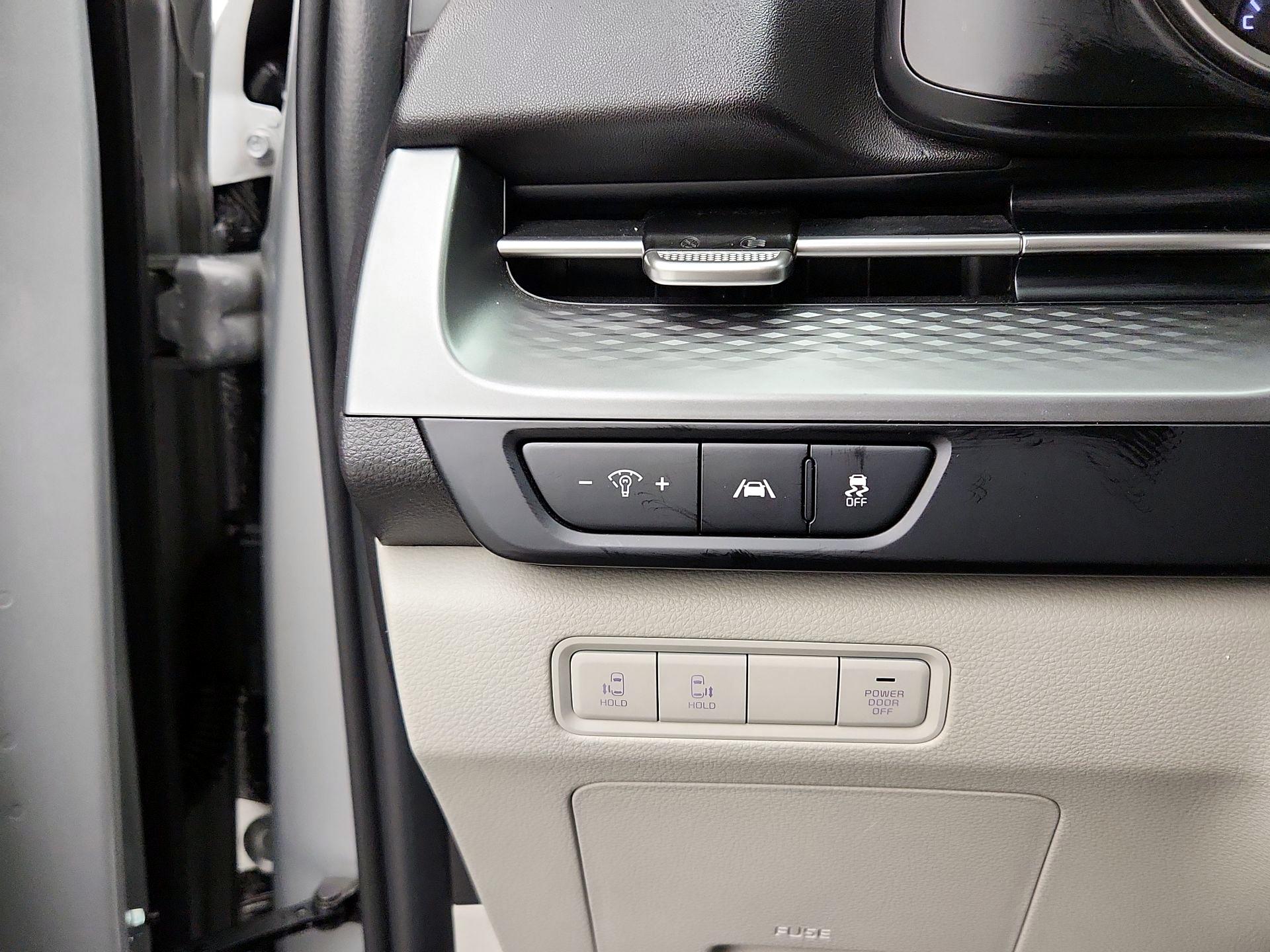 Thumbnail: 2022 Kia Carnival - 13