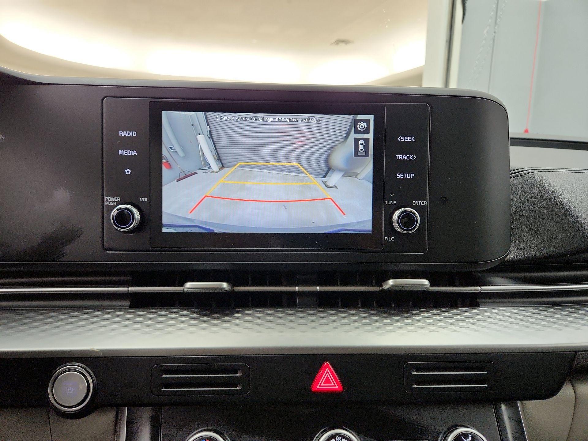 Thumbnail: 2022 Kia Carnival - 14