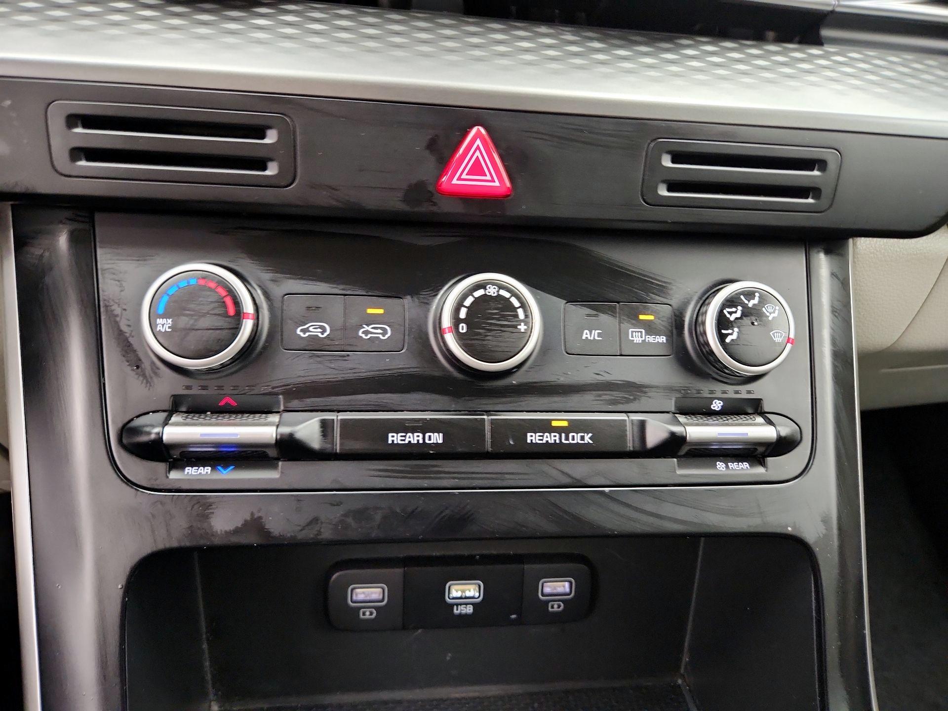 Thumbnail: 2022 Kia Carnival - 16