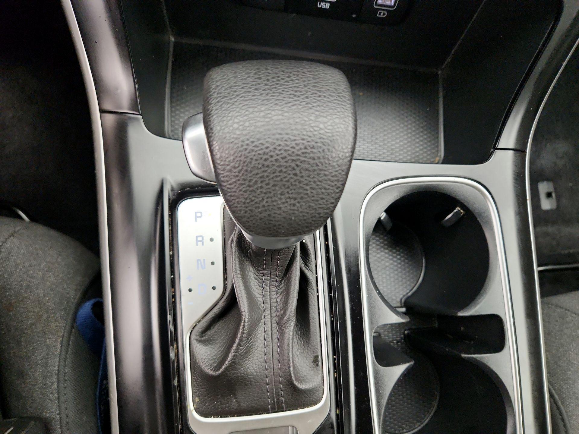 Thumbnail: 2022 Kia Carnival - 17