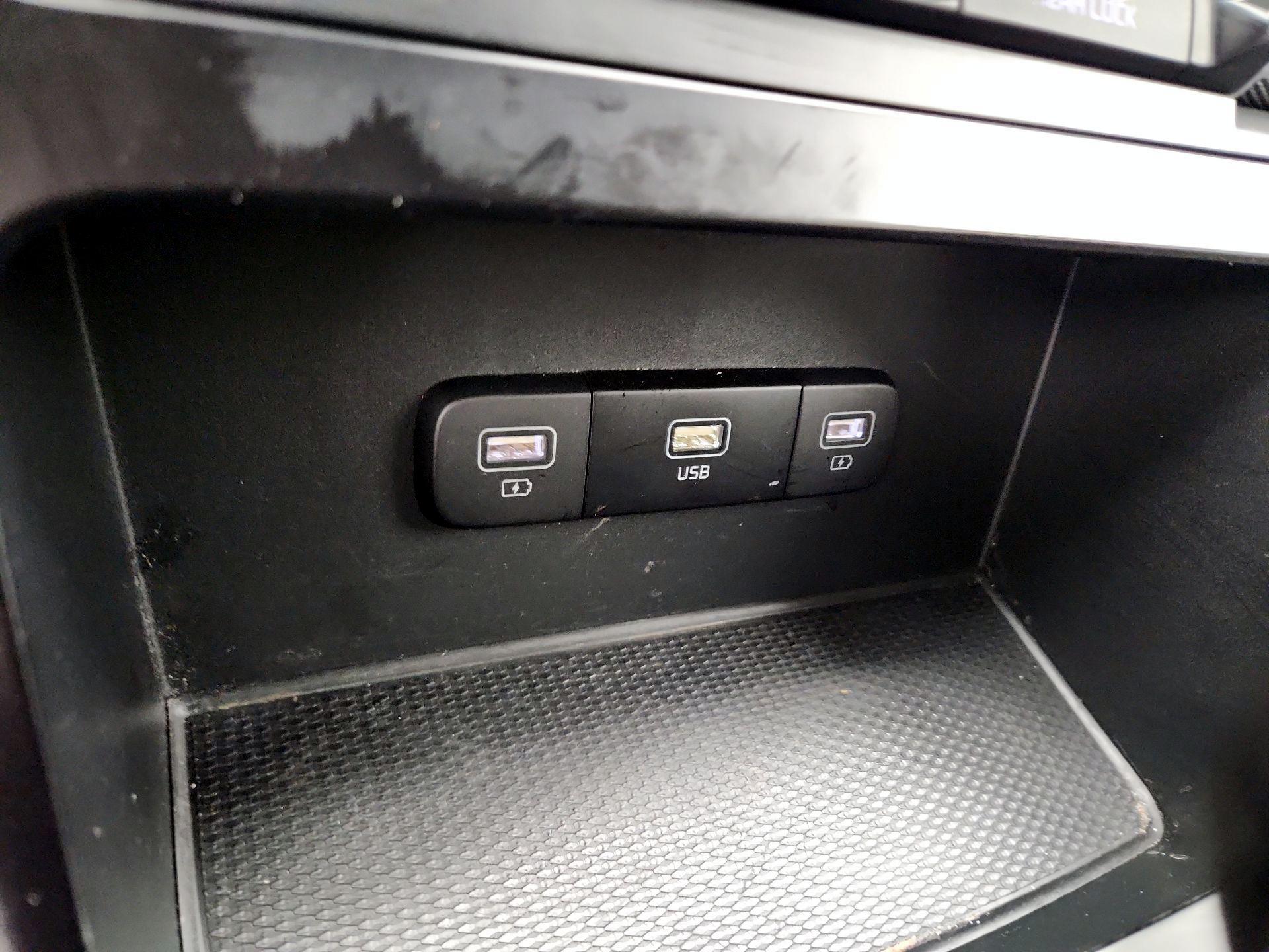 Thumbnail: 2022 Kia Carnival - 18