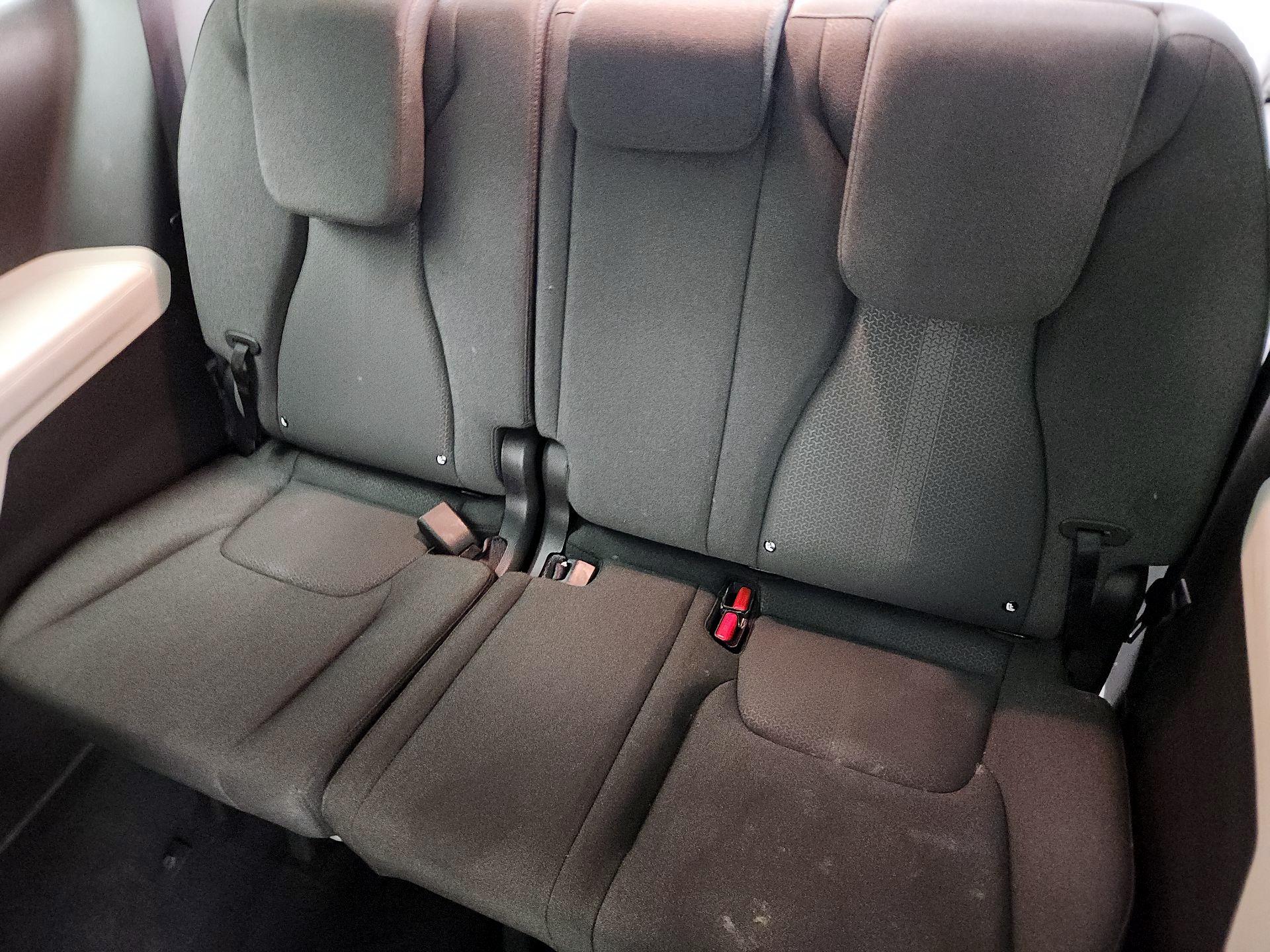 Thumbnail: 2022 Kia Carnival - 20