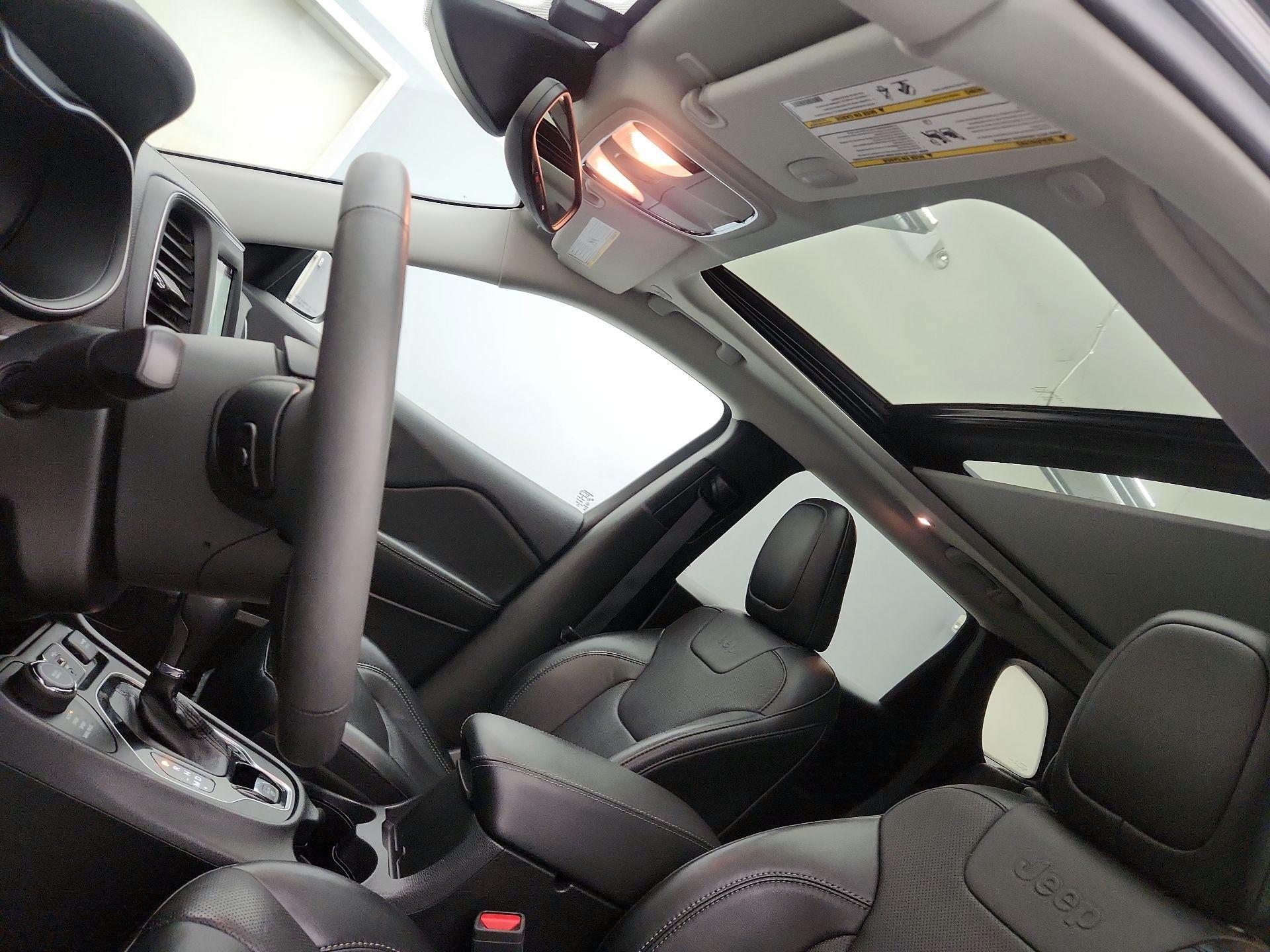 Thumbnail: 2023 Jeep Cherokee - 20