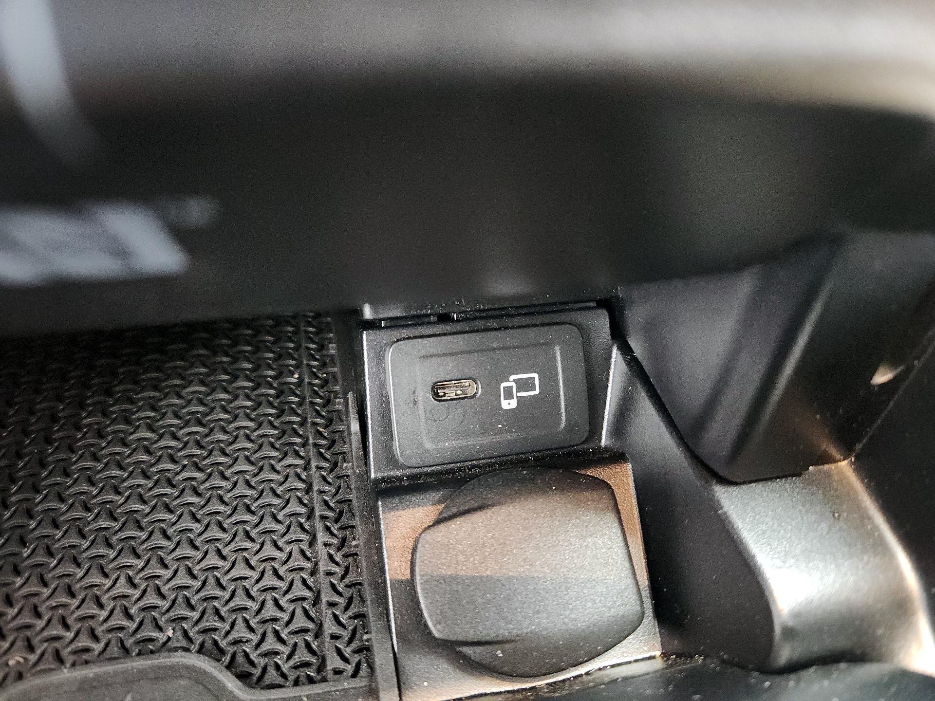 Thumbnail: 2023 Mercedes-Benz E-Class - 19