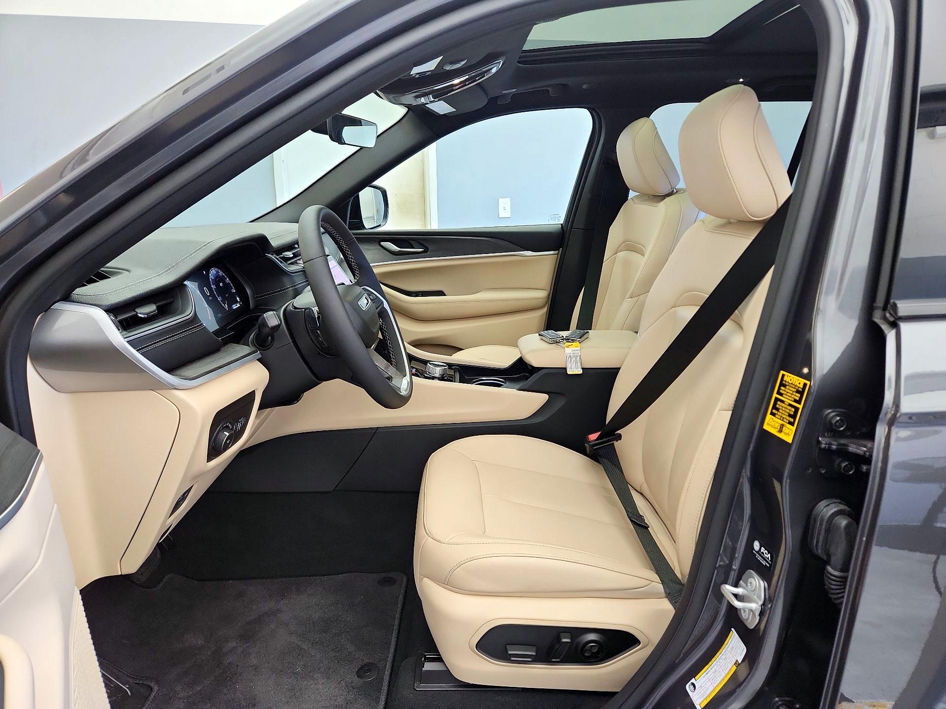 Thumbnail: 2025 Jeep Grand Cherokee - 11