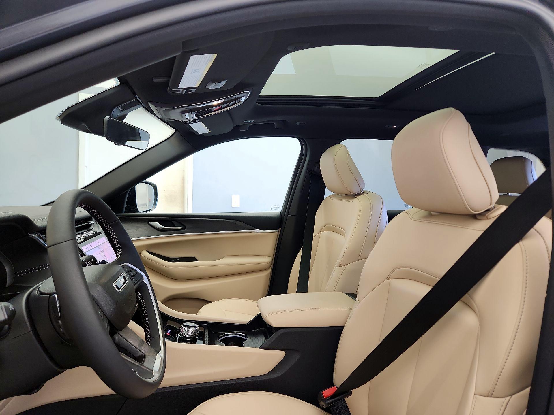 Thumbnail: 2025 Jeep Grand Cherokee - 20