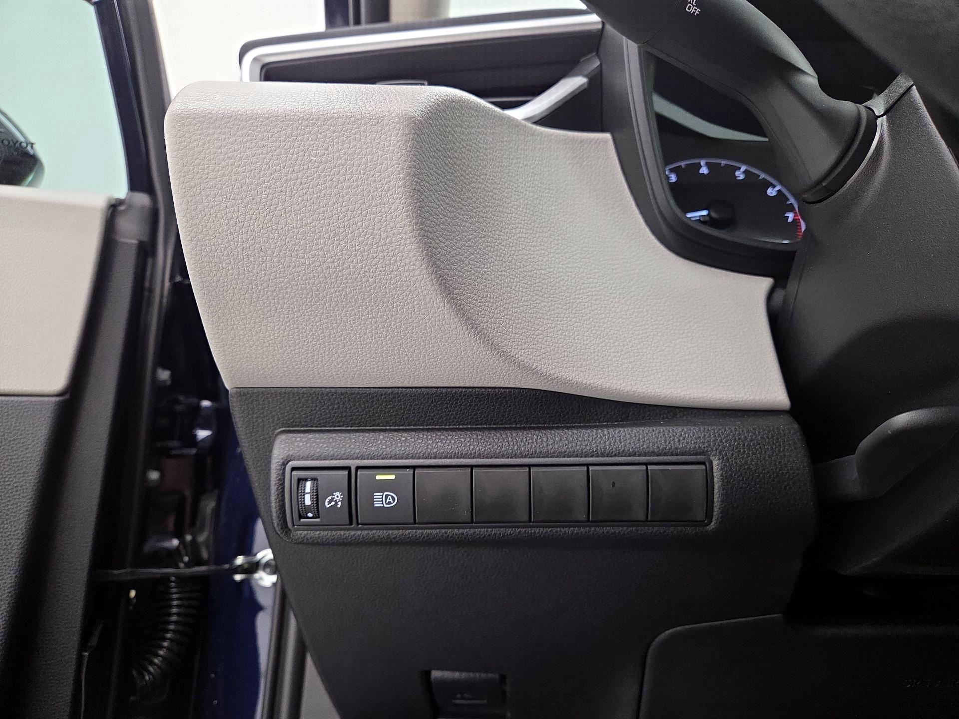 Thumbnail: 2025 Toyota Corolla - 13