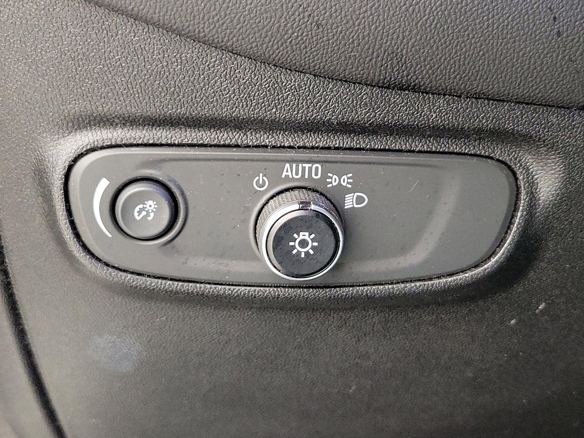 Thumbnail: 2018 Chevrolet Equinox - 13