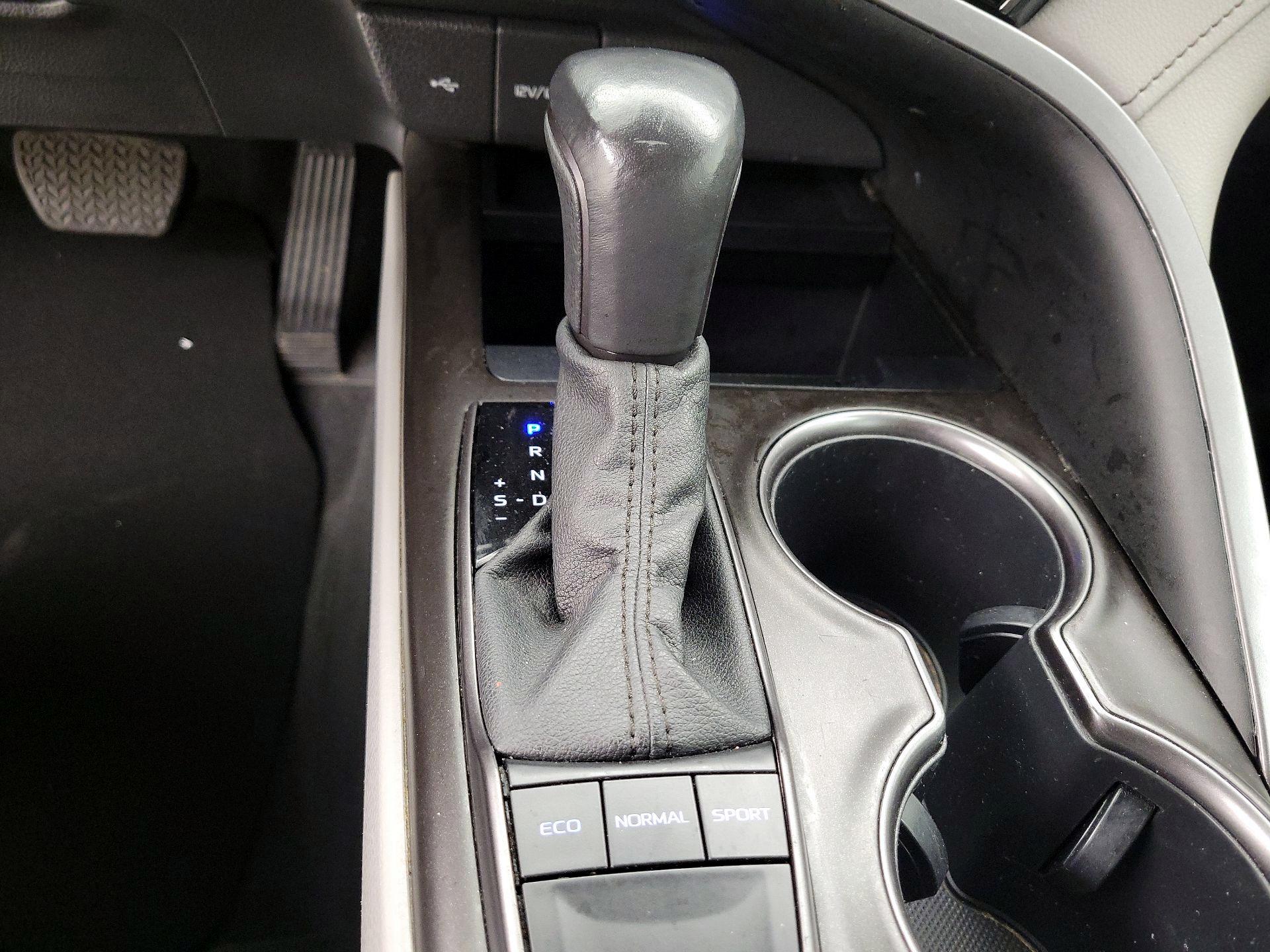 Thumbnail: 2022 Toyota Camry - 17