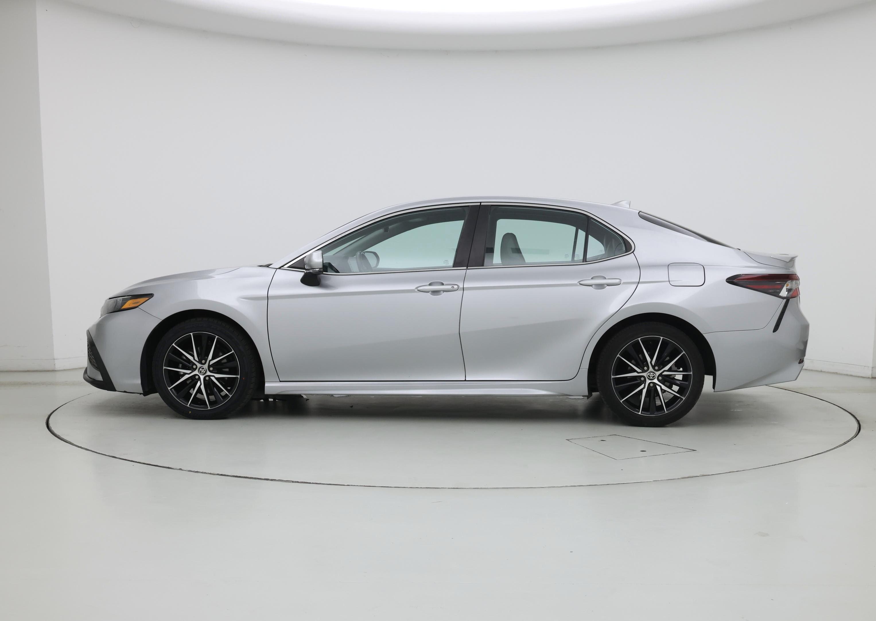 Thumbnail: 2022 Toyota Camry - 3