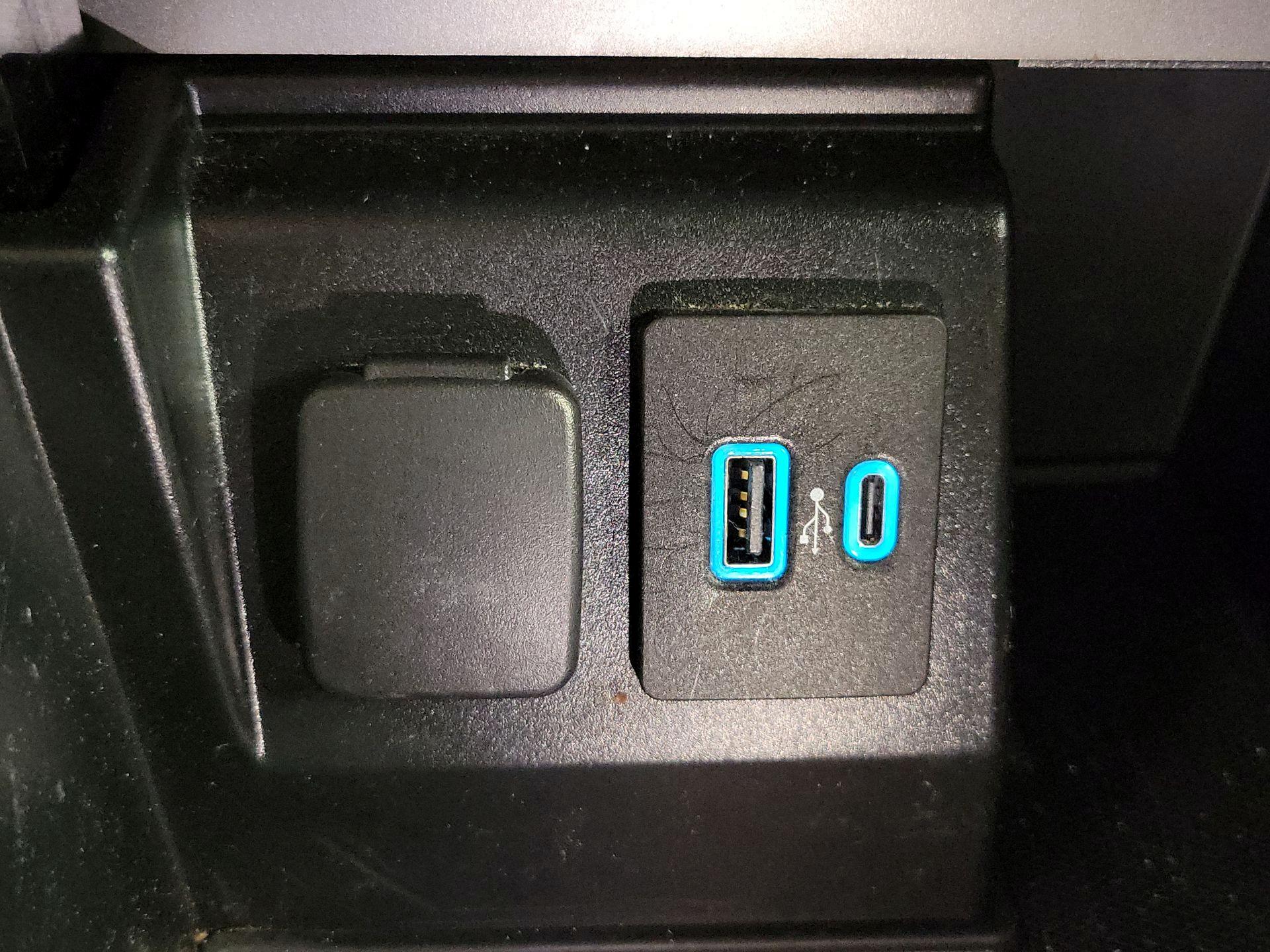 Thumbnail: 2020 Ford Explorer - 18