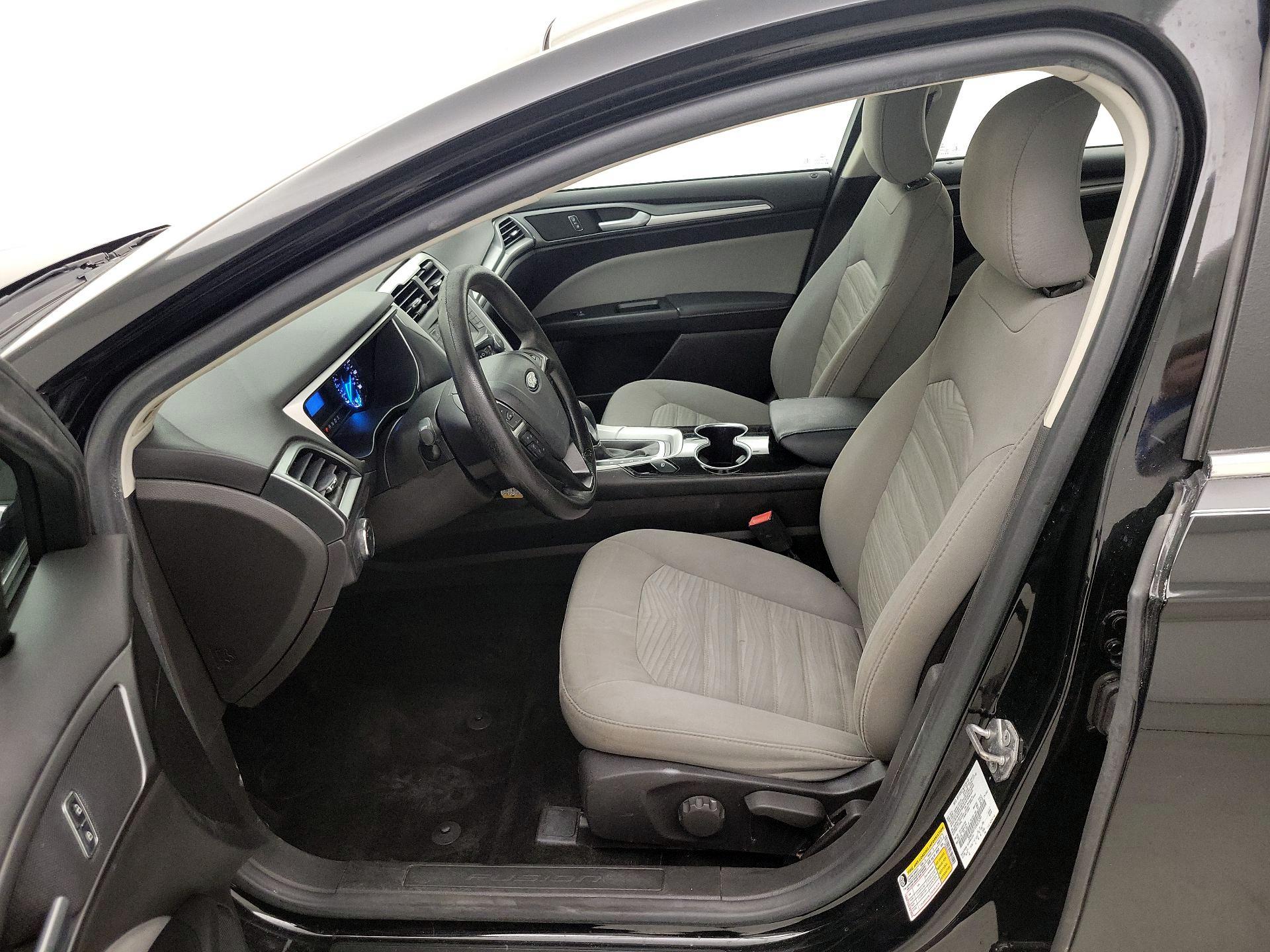 Thumbnail: 2016 Ford Fusion - 11