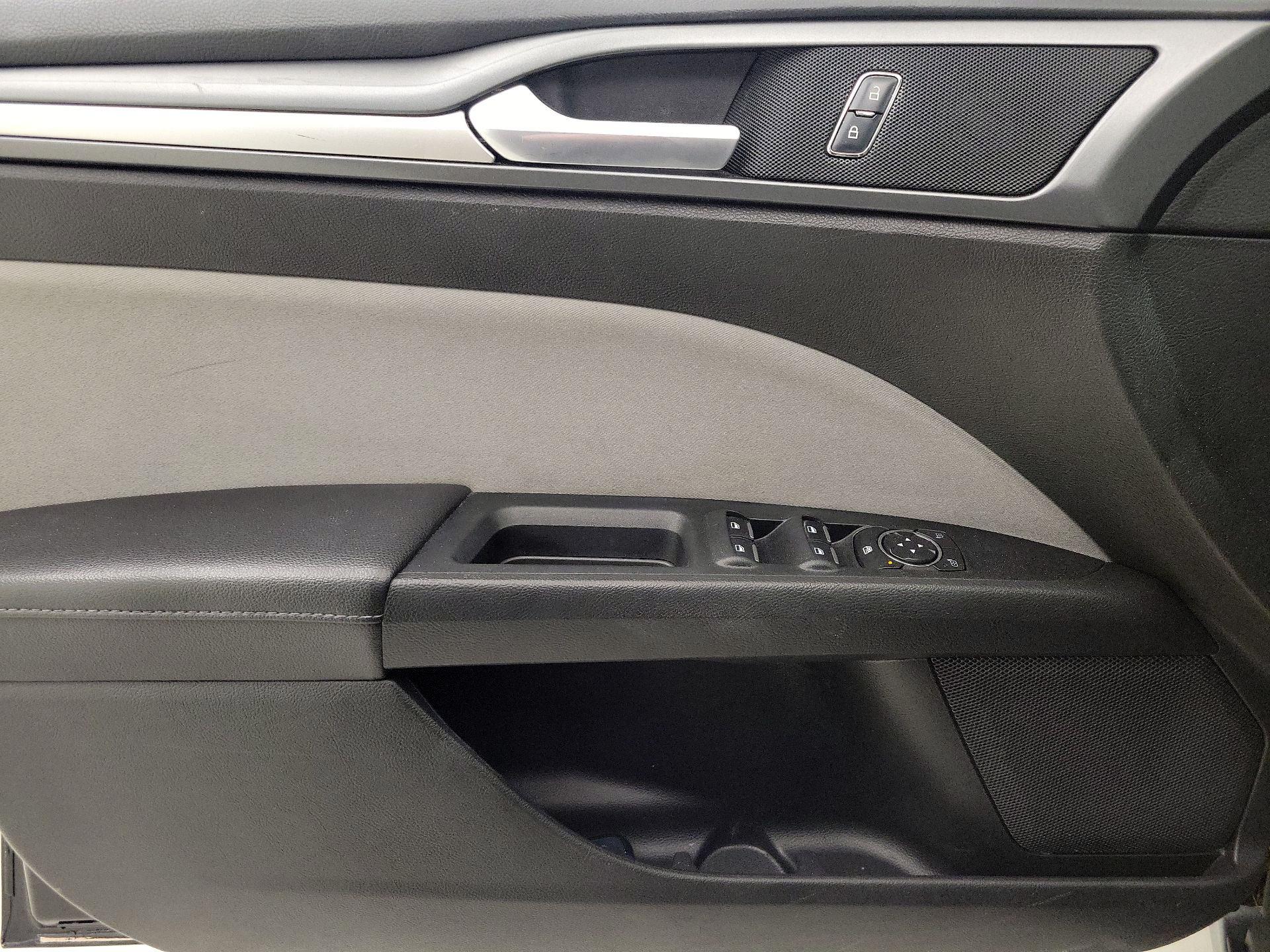 Thumbnail: 2016 Ford Fusion - 12