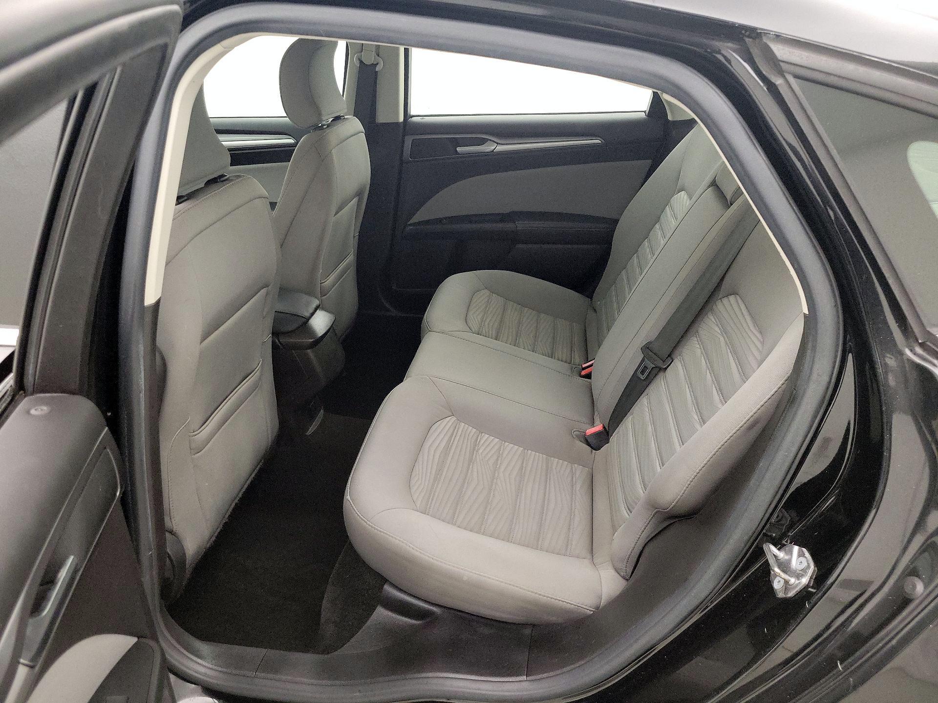 Thumbnail: 2016 Ford Fusion - 19