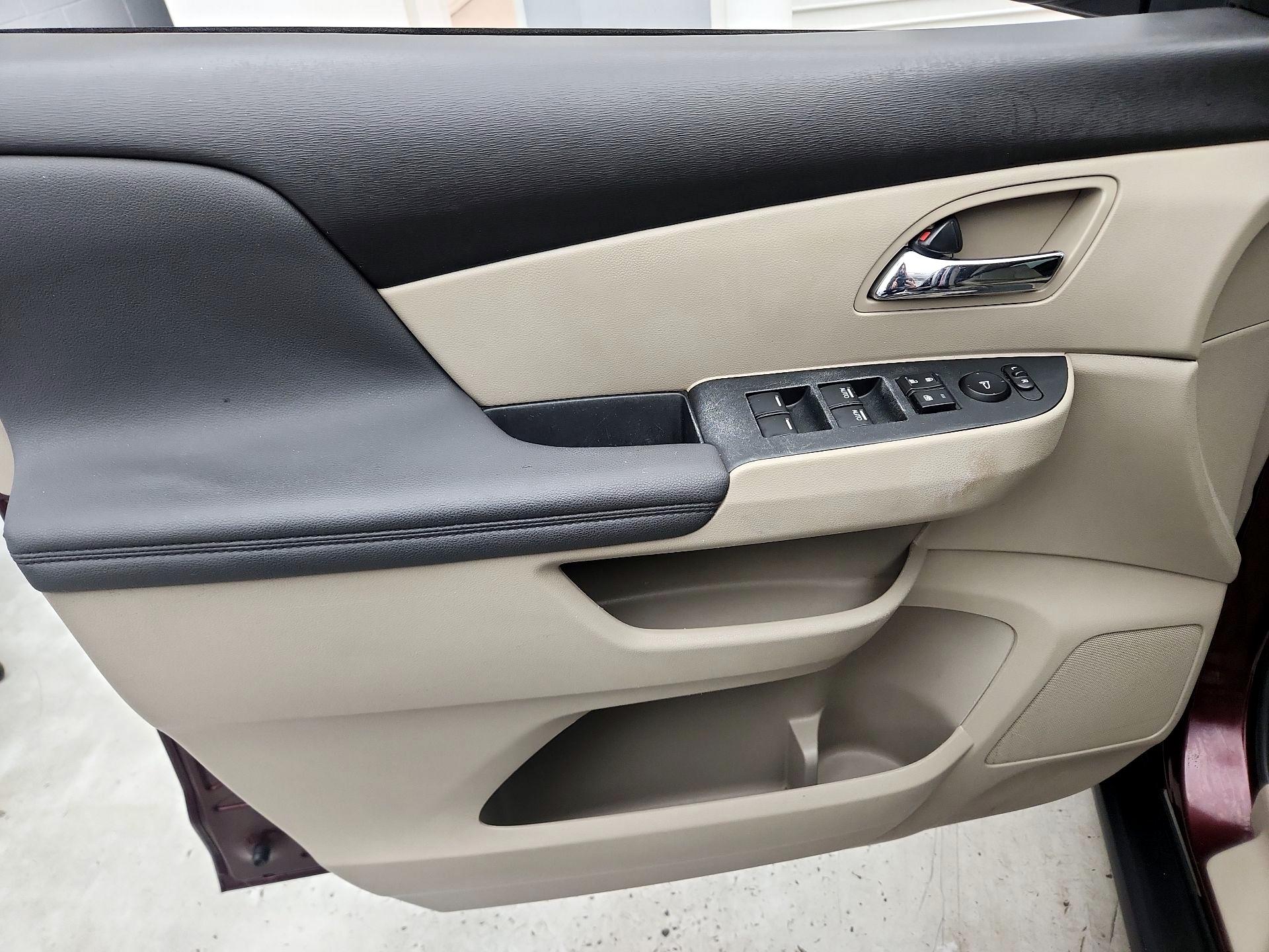 Thumbnail: 2015 Honda Odyssey - 12