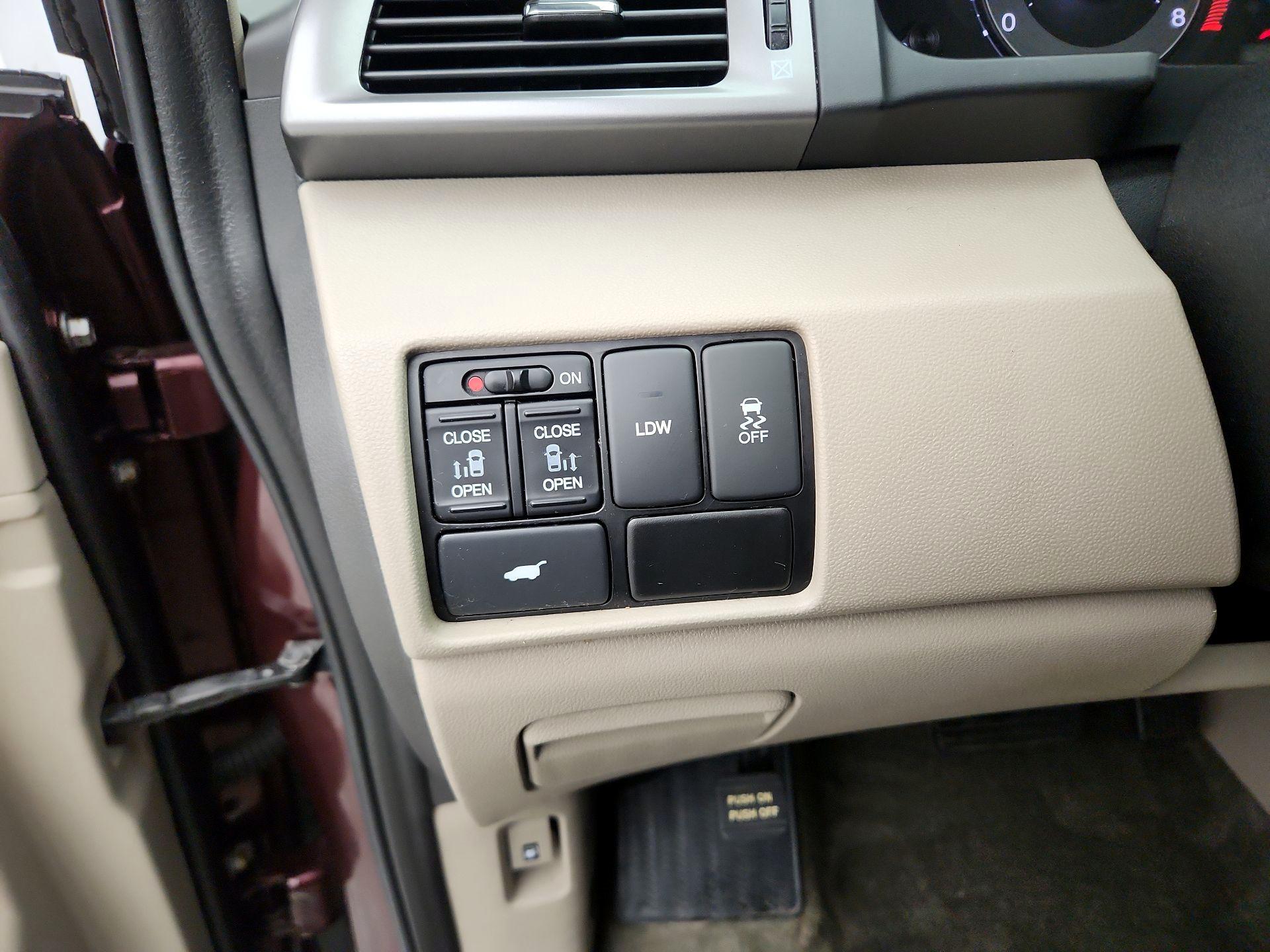 Thumbnail: 2015 Honda Odyssey - 13