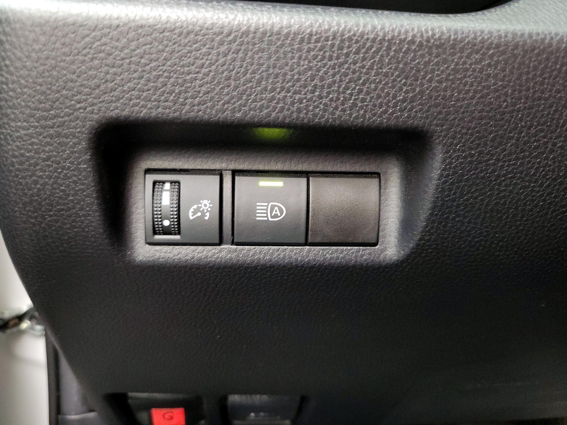 Thumbnail: 2021 Toyota RAV4 - 13