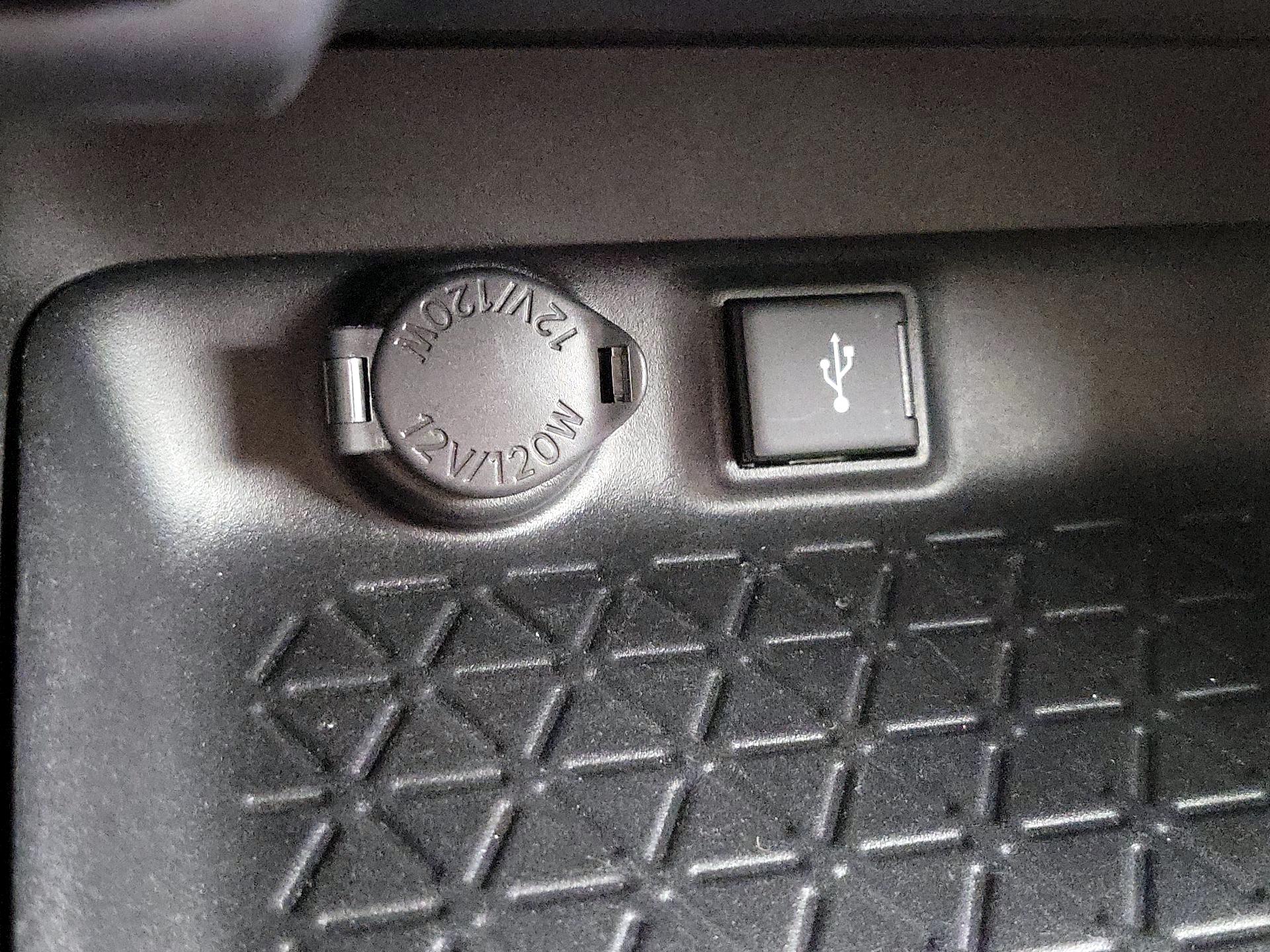 Thumbnail: 2021 Toyota RAV4 - 18