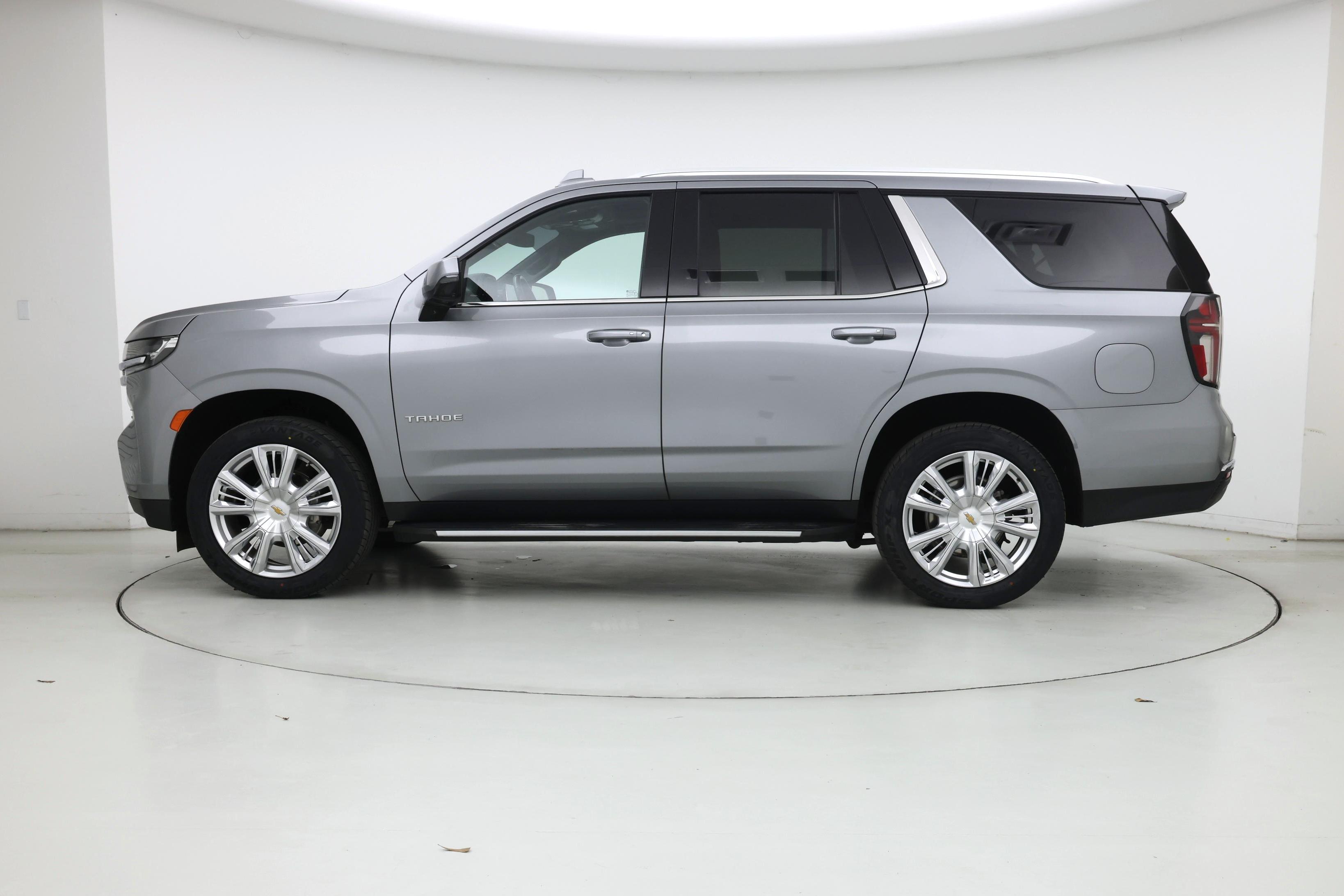 Thumbnail: 2023 Chevrolet Tahoe - 3