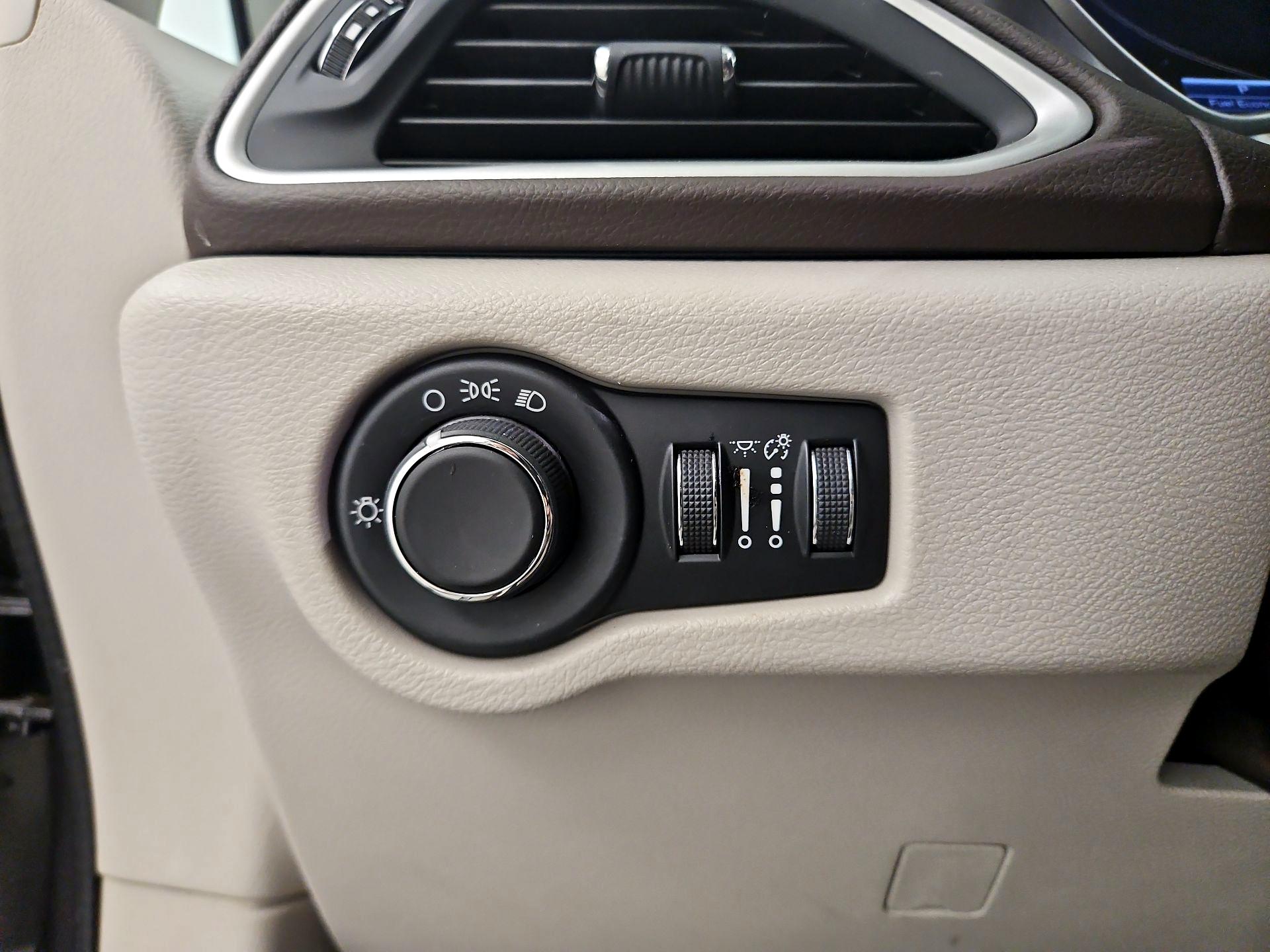 Thumbnail: 2017 Chrysler Pacifica - 13