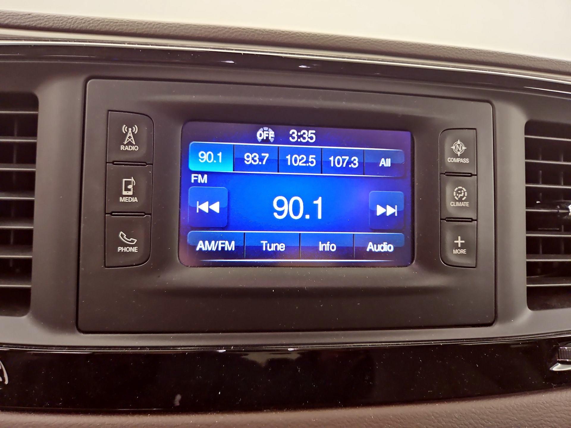 Thumbnail: 2017 Chrysler Pacifica - 15