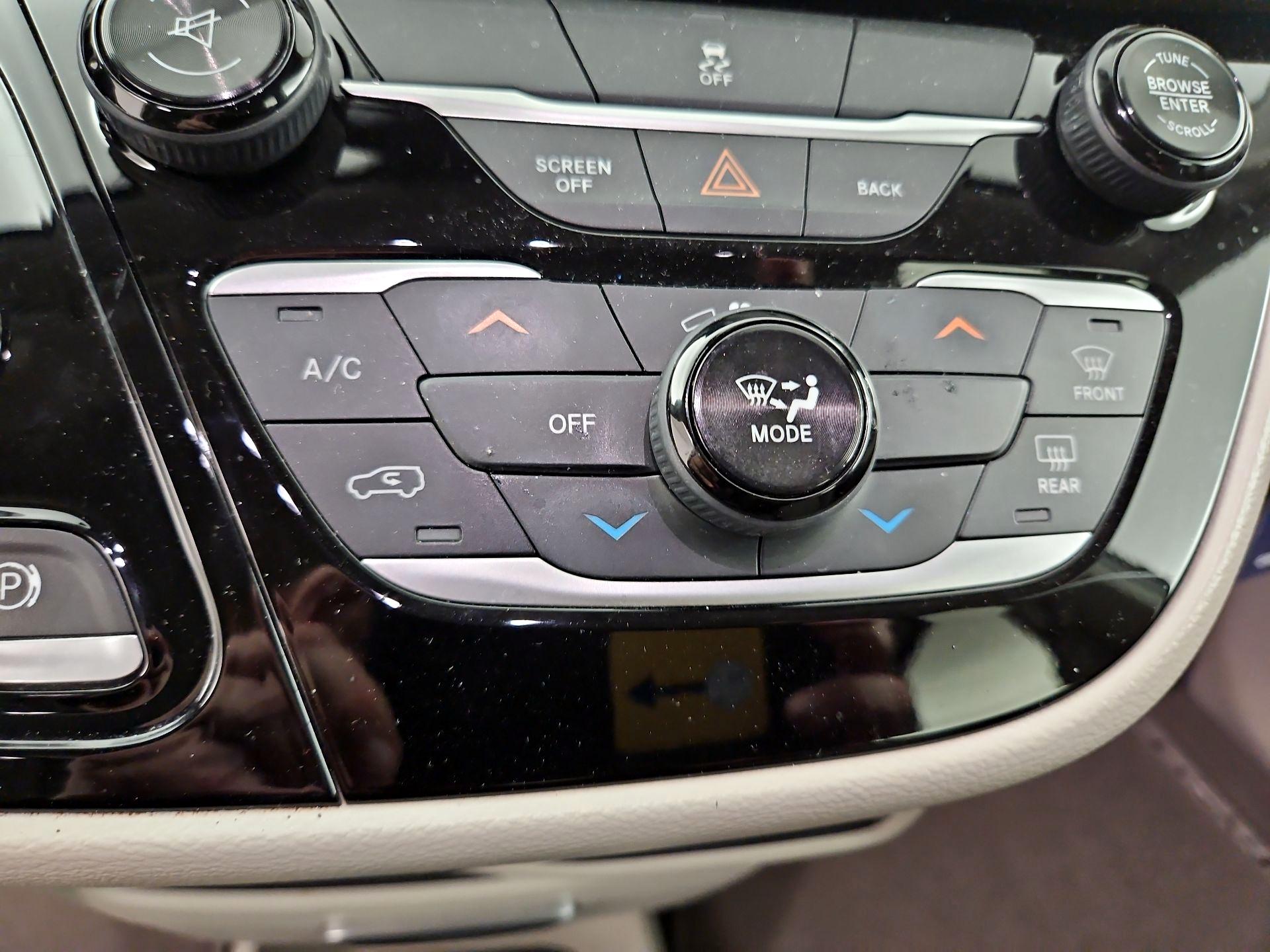 Thumbnail: 2017 Chrysler Pacifica - 16