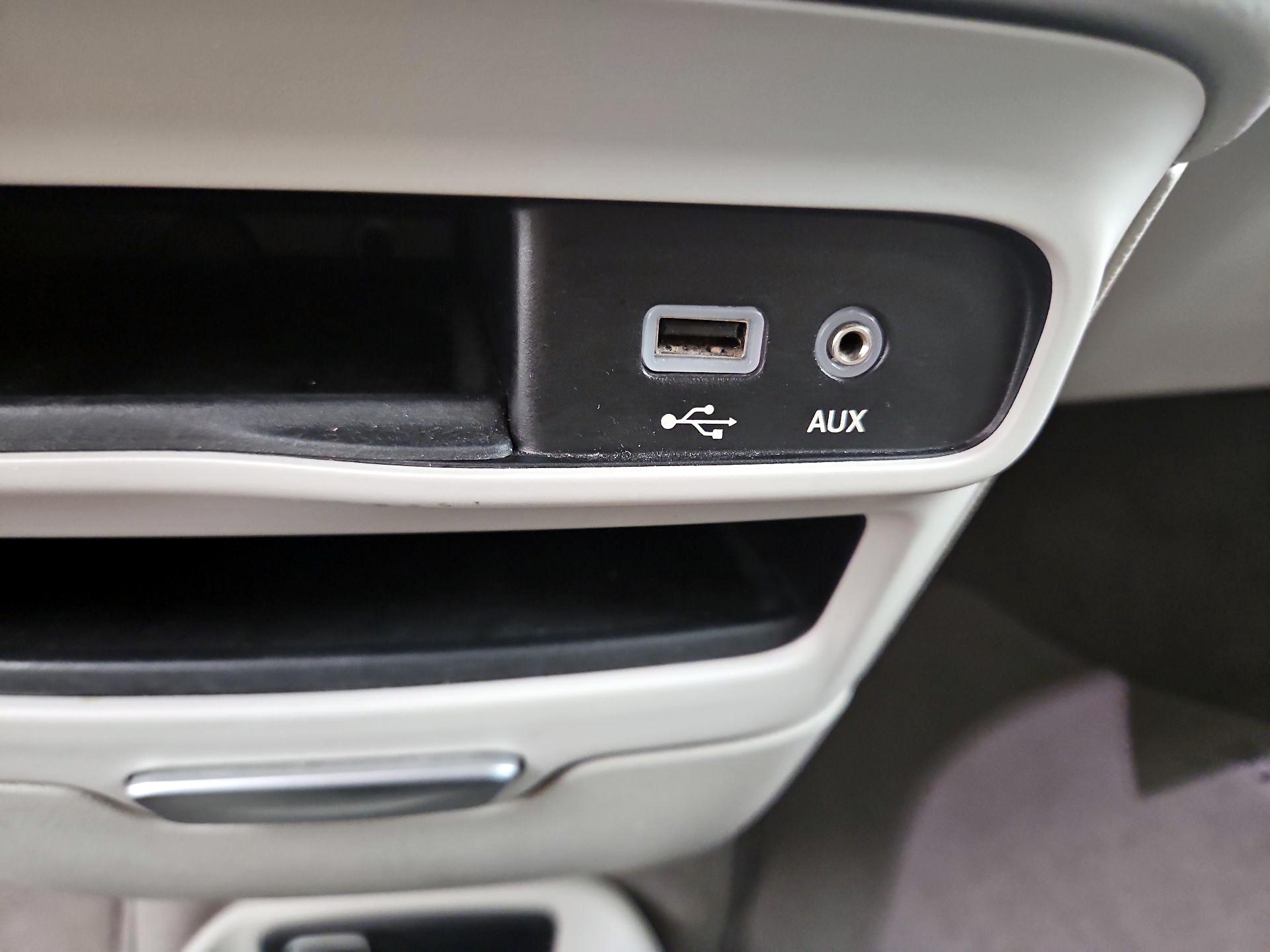 Thumbnail: 2017 Chrysler Pacifica - 18