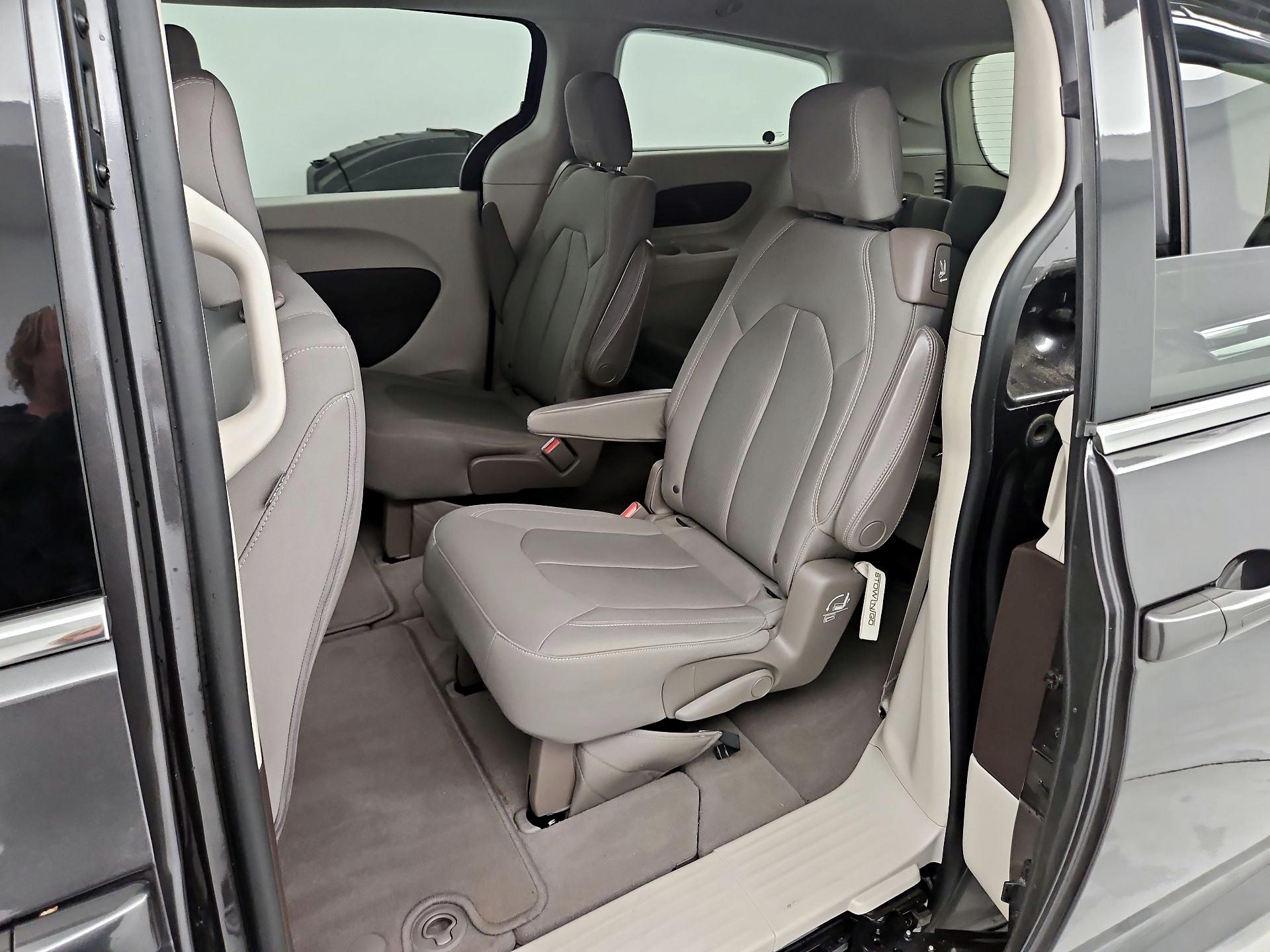 Thumbnail: 2017 Chrysler Pacifica - 19