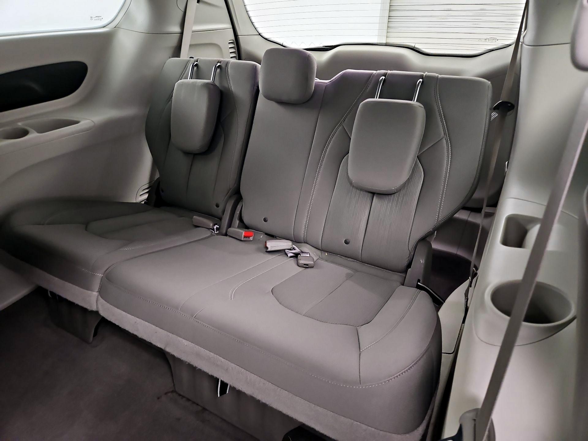 Thumbnail: 2017 Chrysler Pacifica - 20