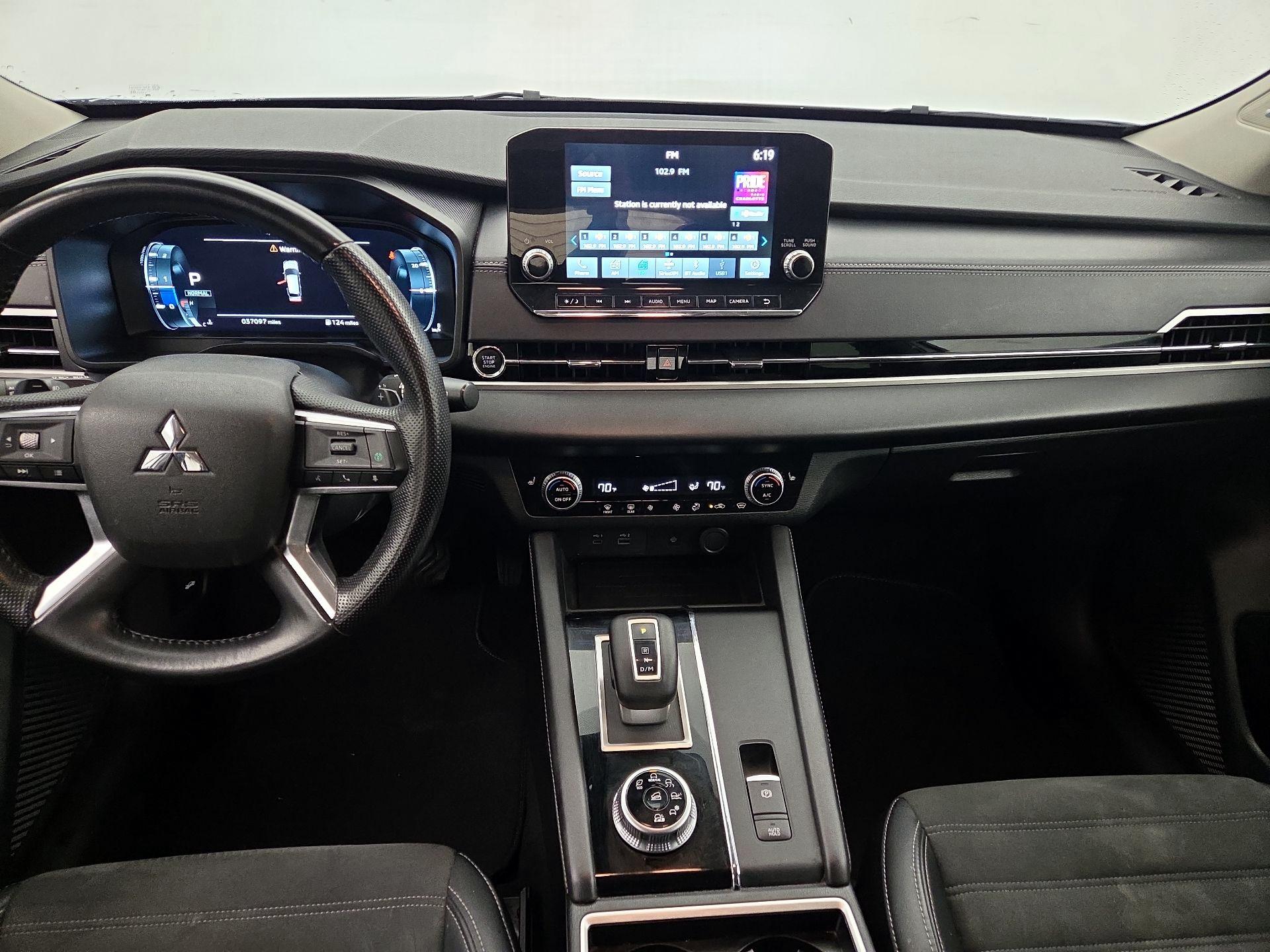 Thumbnail: 2024 Mitsubishi Outlander - 9