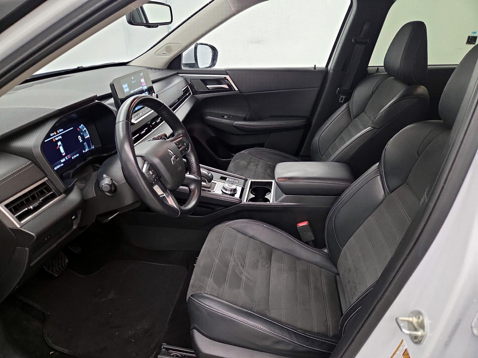 Thumbnail: 2024 Mitsubishi Outlander - 11