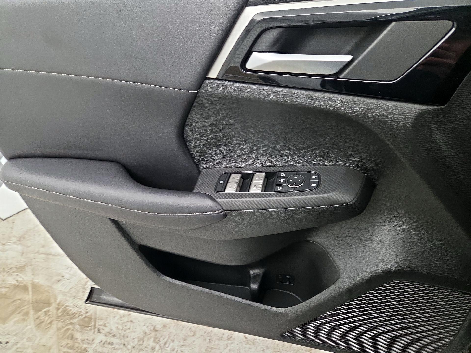 Thumbnail: 2024 Mitsubishi Outlander - 12