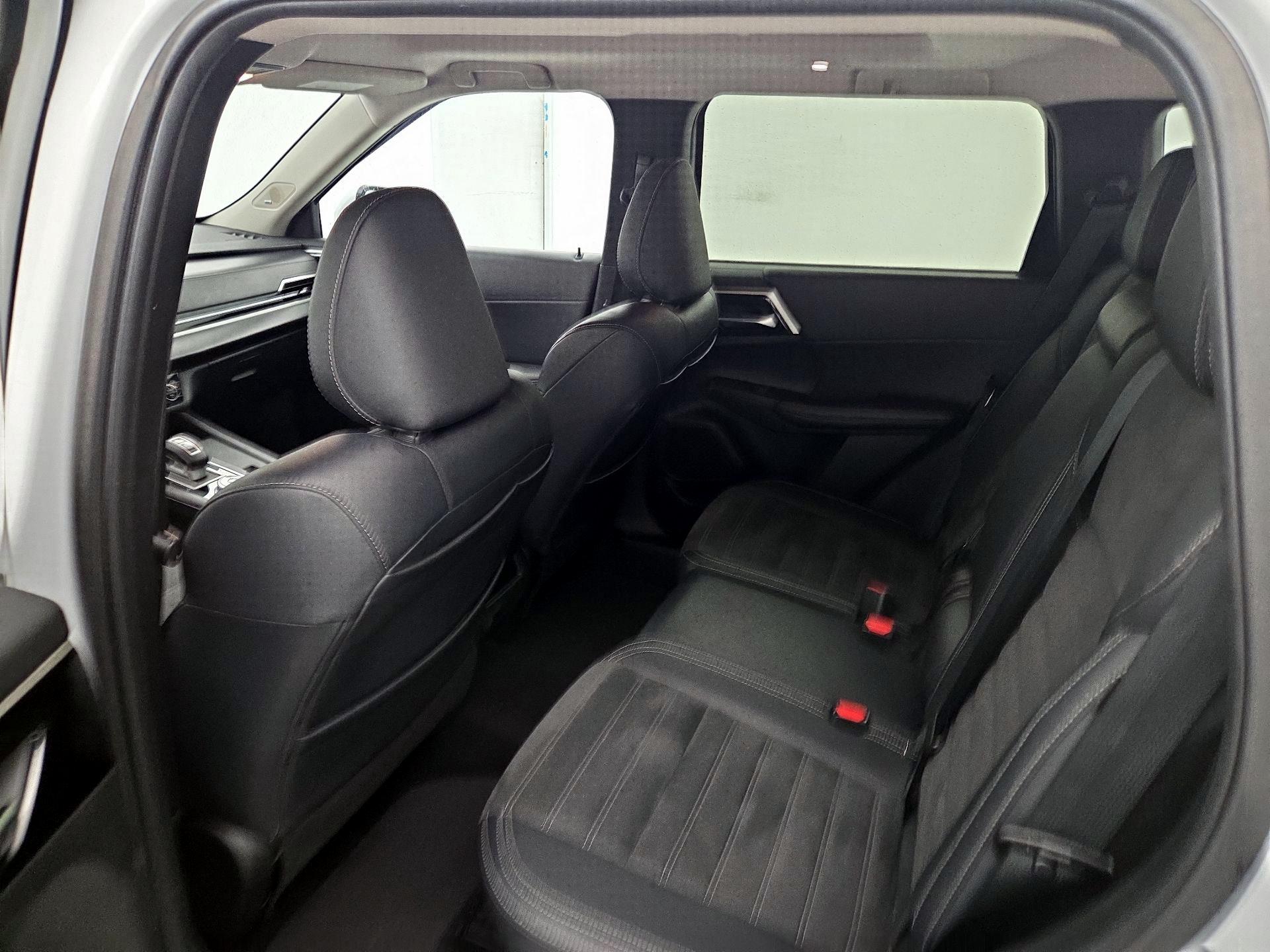 Thumbnail: 2024 Mitsubishi Outlander - 19