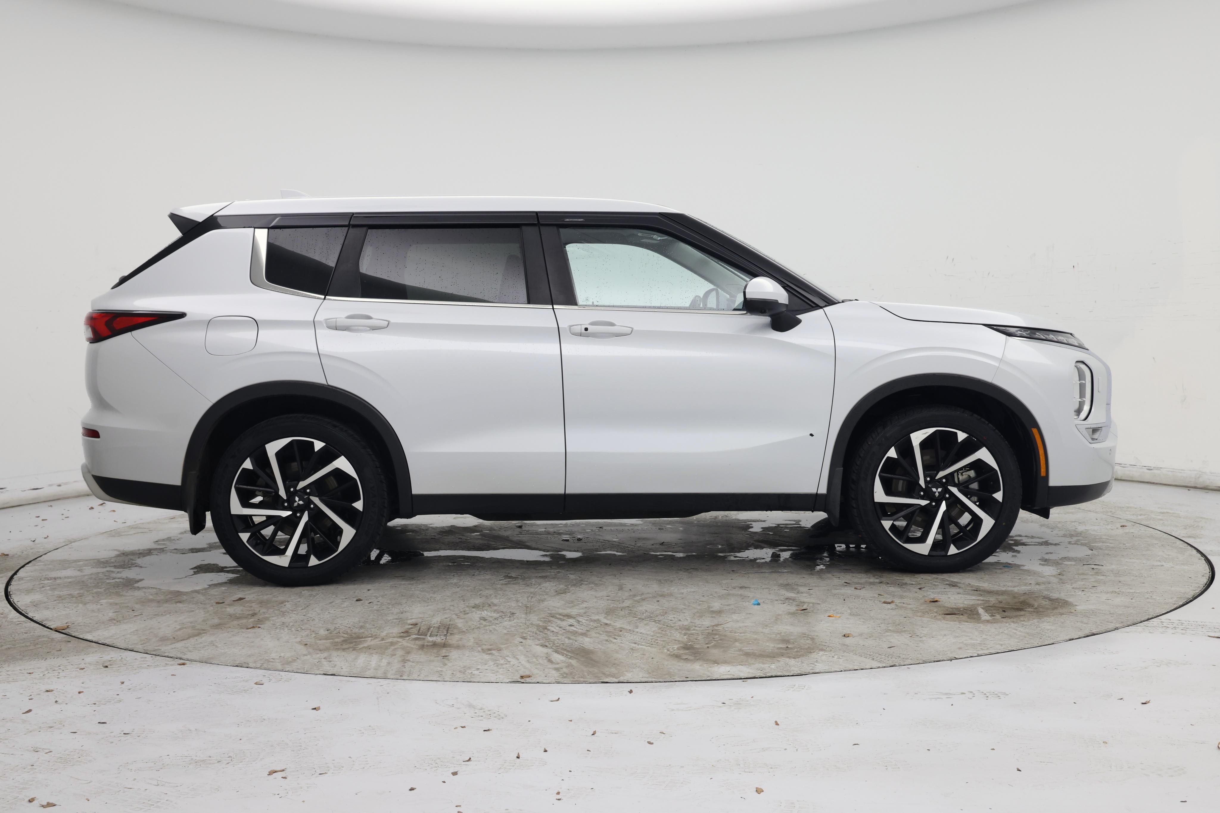 Thumbnail: 2024 Mitsubishi Outlander - 7