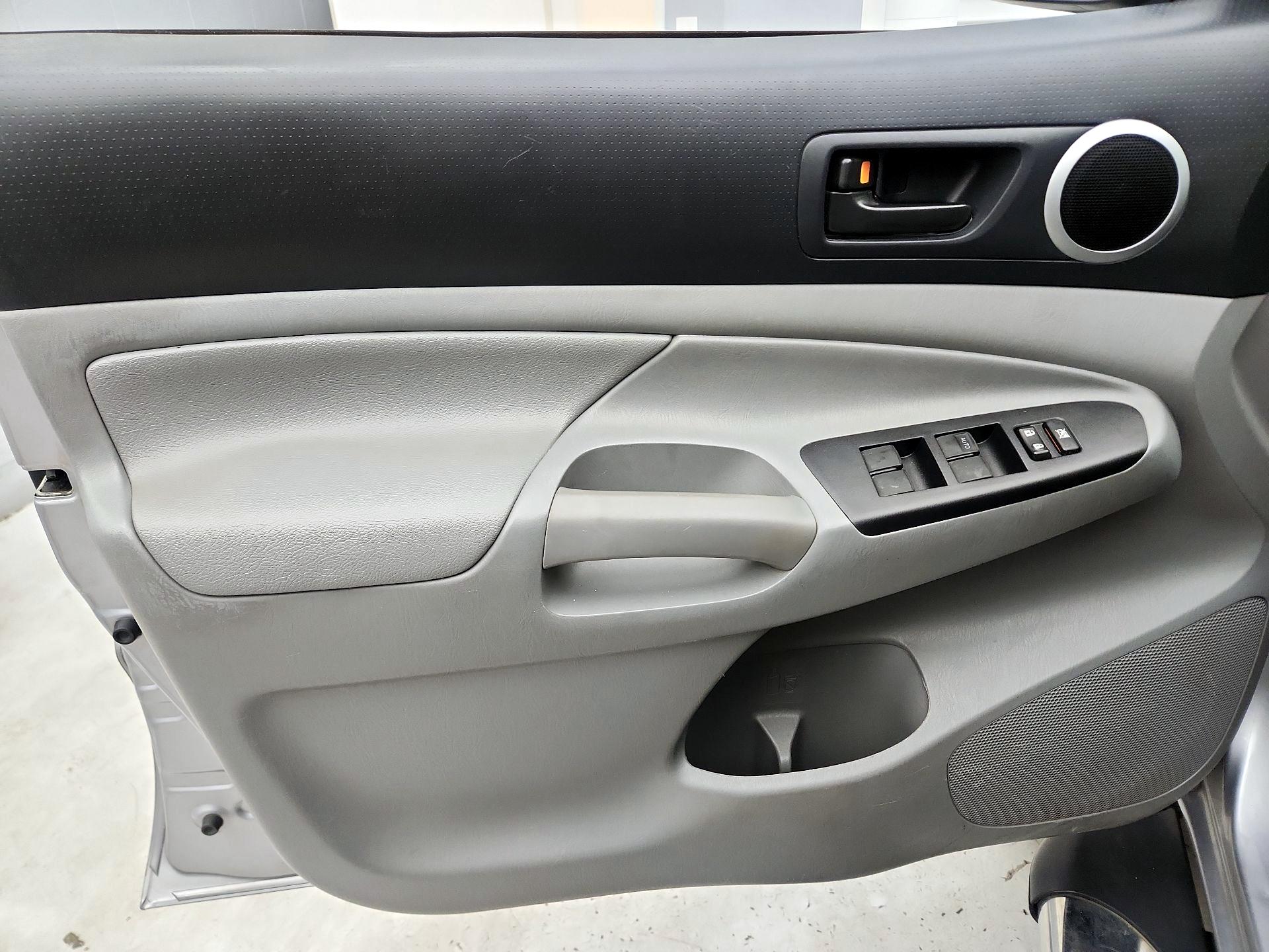 Thumbnail: 2014 Toyota Tacoma - 12