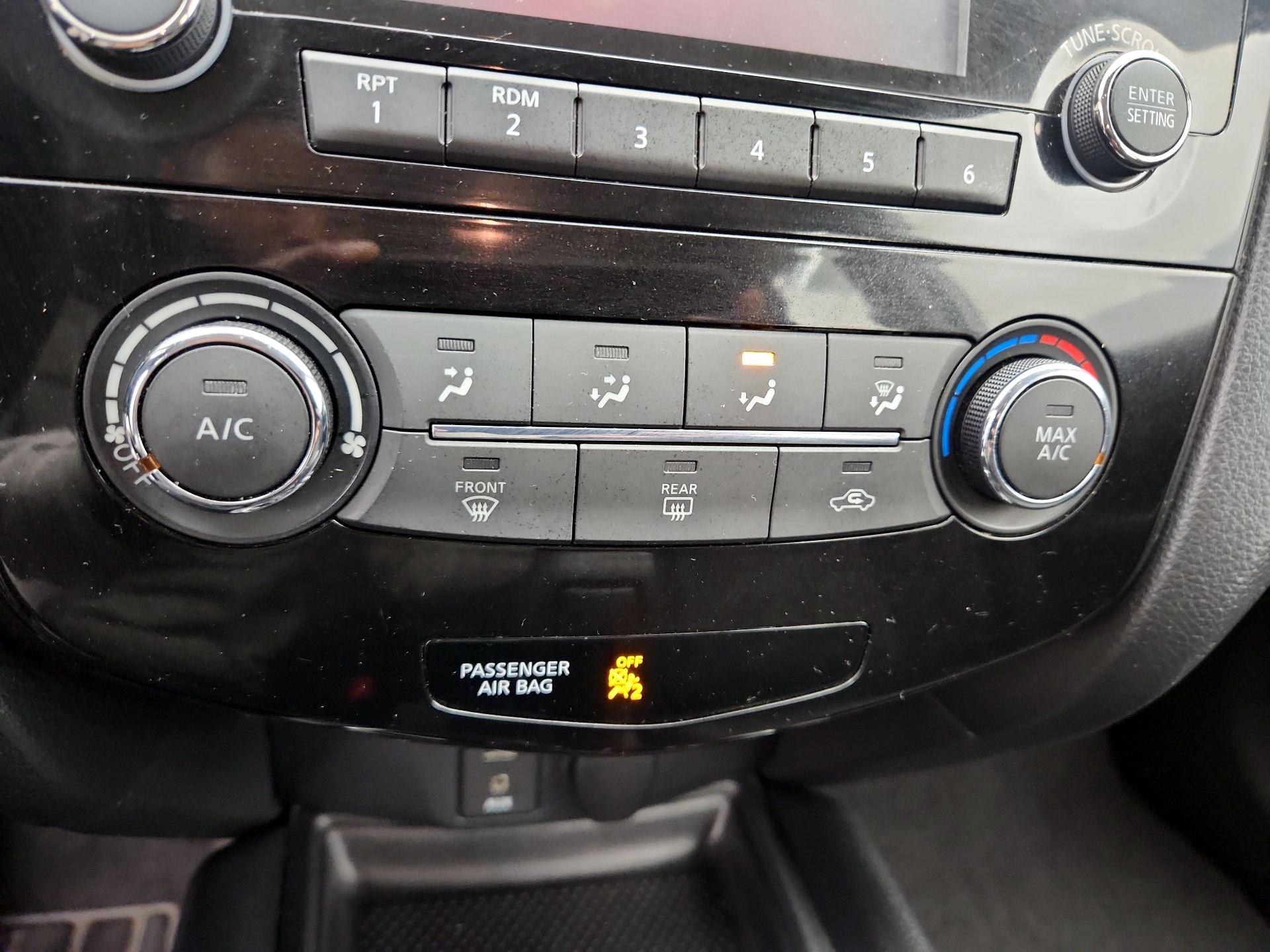 Thumbnail: 2016 Nissan Rogue - 16