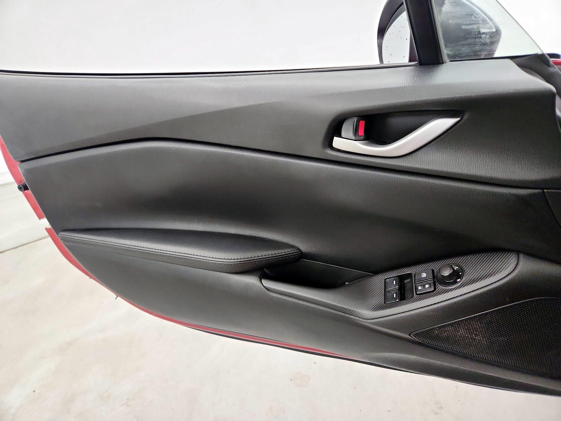 Thumbnail: 2017 Mazda MX-5 Miata - 12