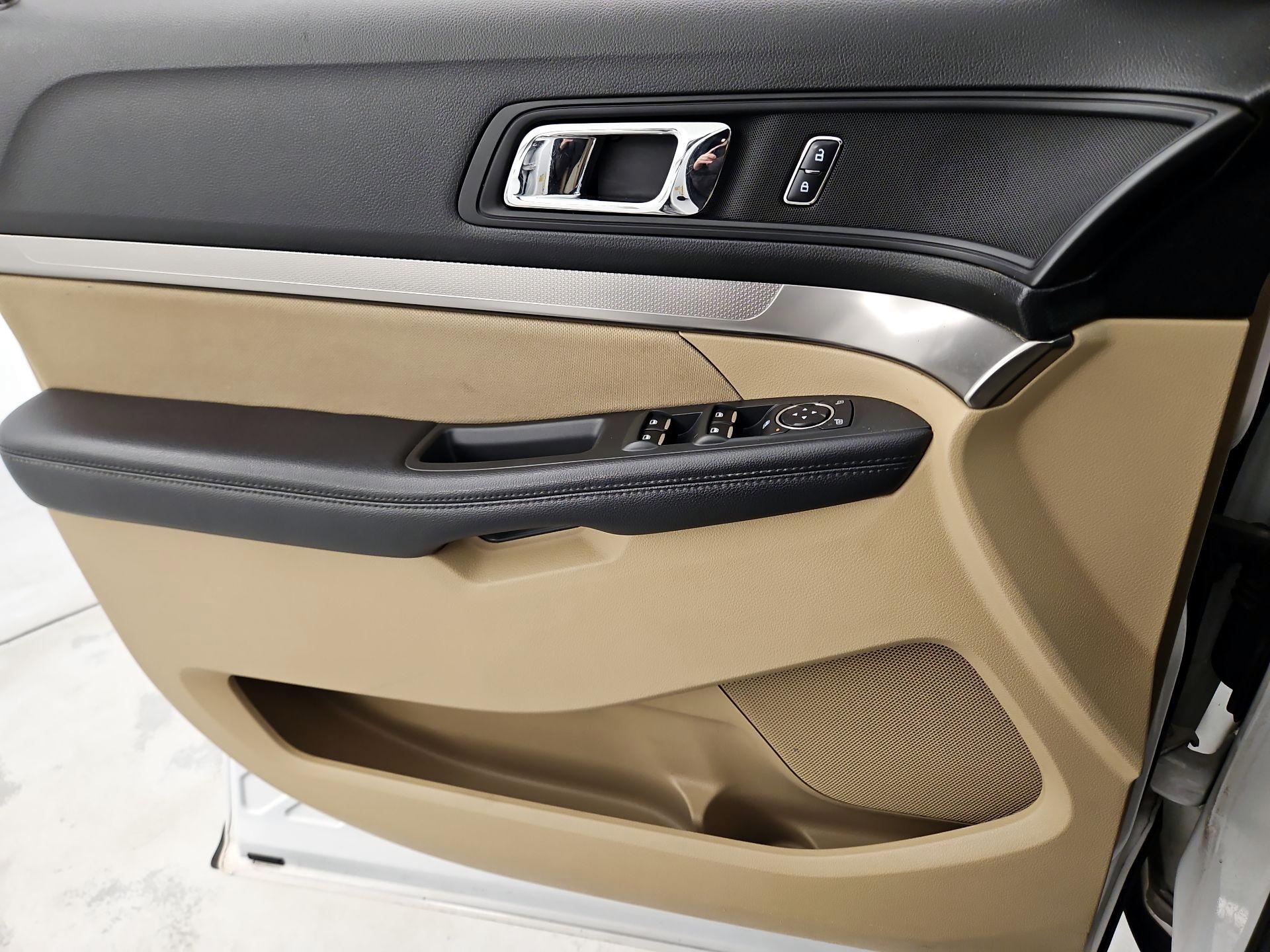 Thumbnail: 2017 Ford Explorer - 12